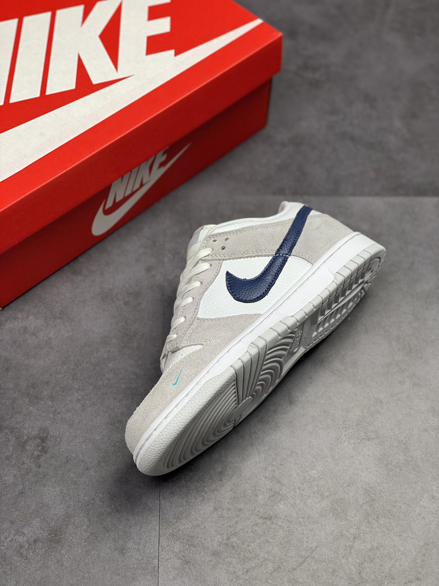 180 NIKE SB Dunk Low 浅灰蓝 FJ4227-001