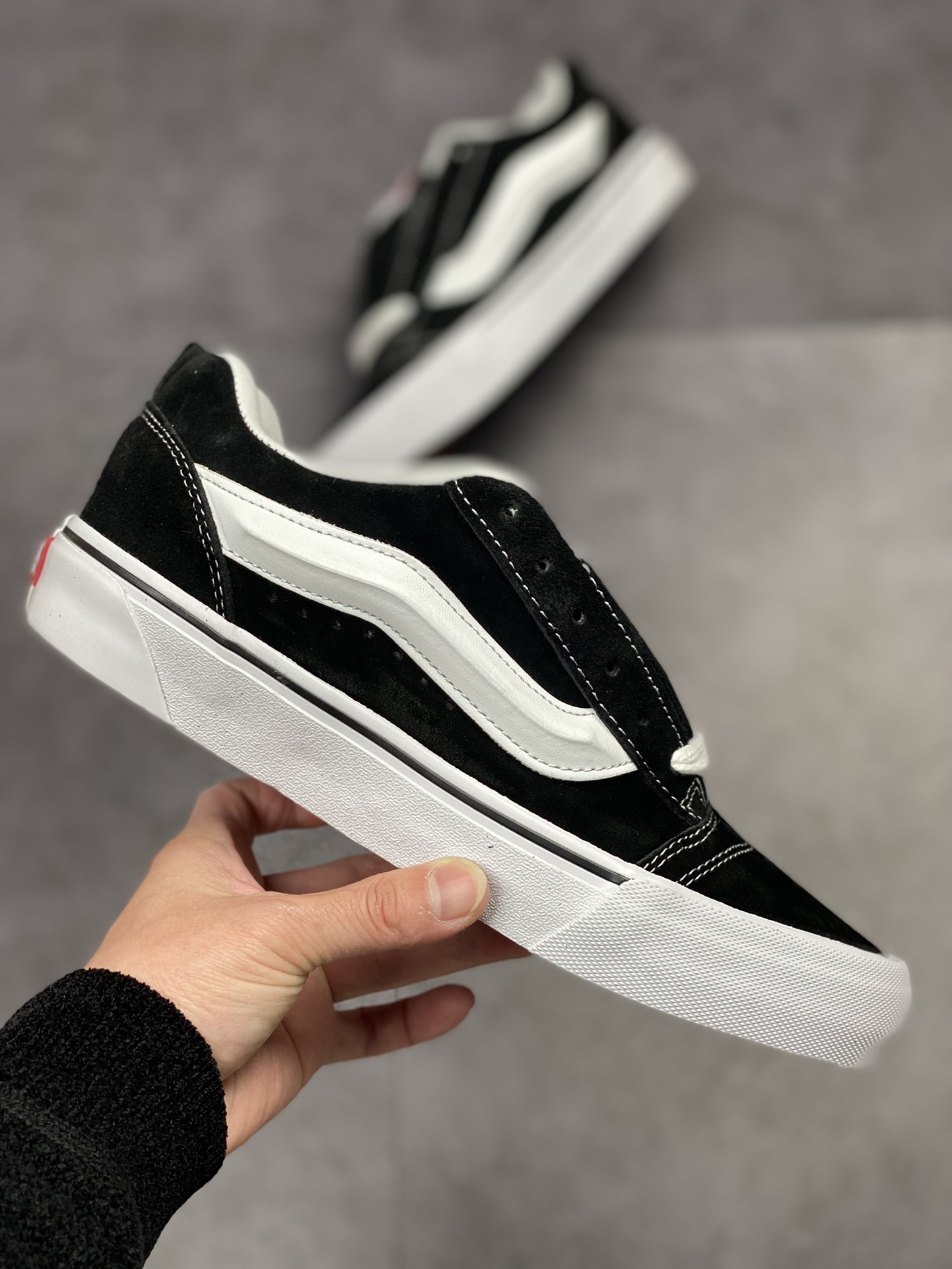 170 万斯VANS  Knu Skool款面包鞋