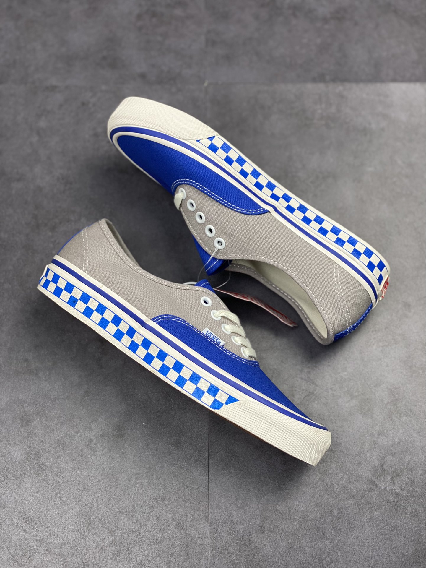 130 2022春夏新款 VANS 棋盘格Vault OG Authentic LX 灰蓝帆布鞋男鞋 VN0A4UWIB82