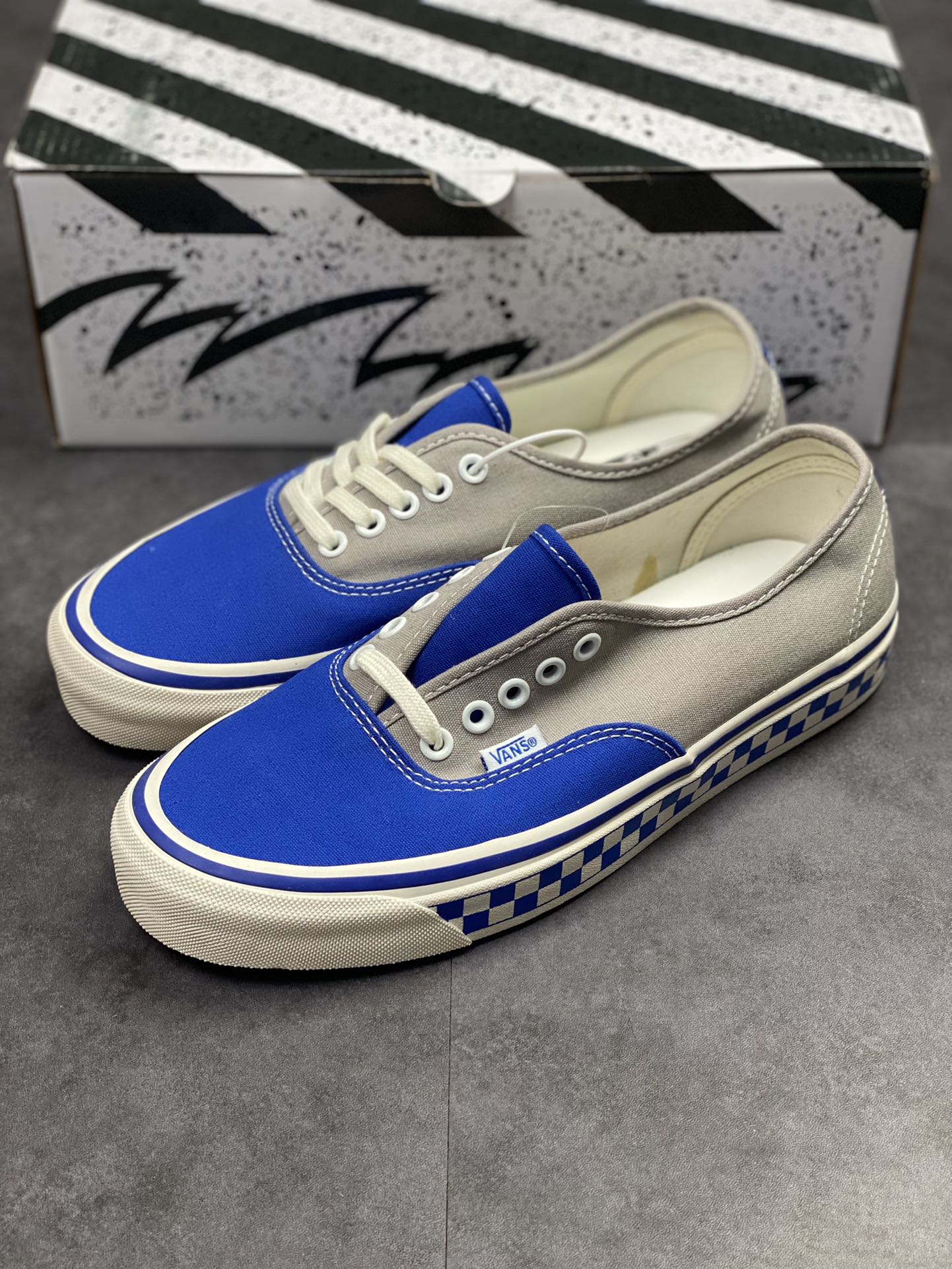 130 2022春夏新款 VANS 棋盘格Vault OG Authentic LX 灰蓝帆布鞋男鞋 VN0A4UWIB82