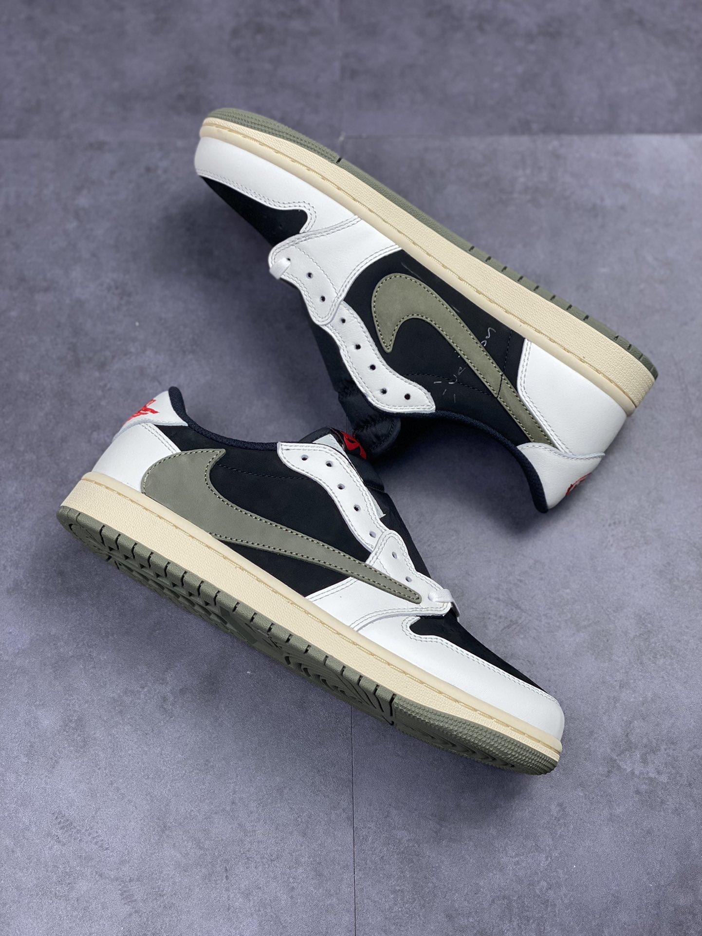 400 Travis Scott x Air Jordan 1 Low ”Olive” 黑绿倒钩低帮 DZ4137-106