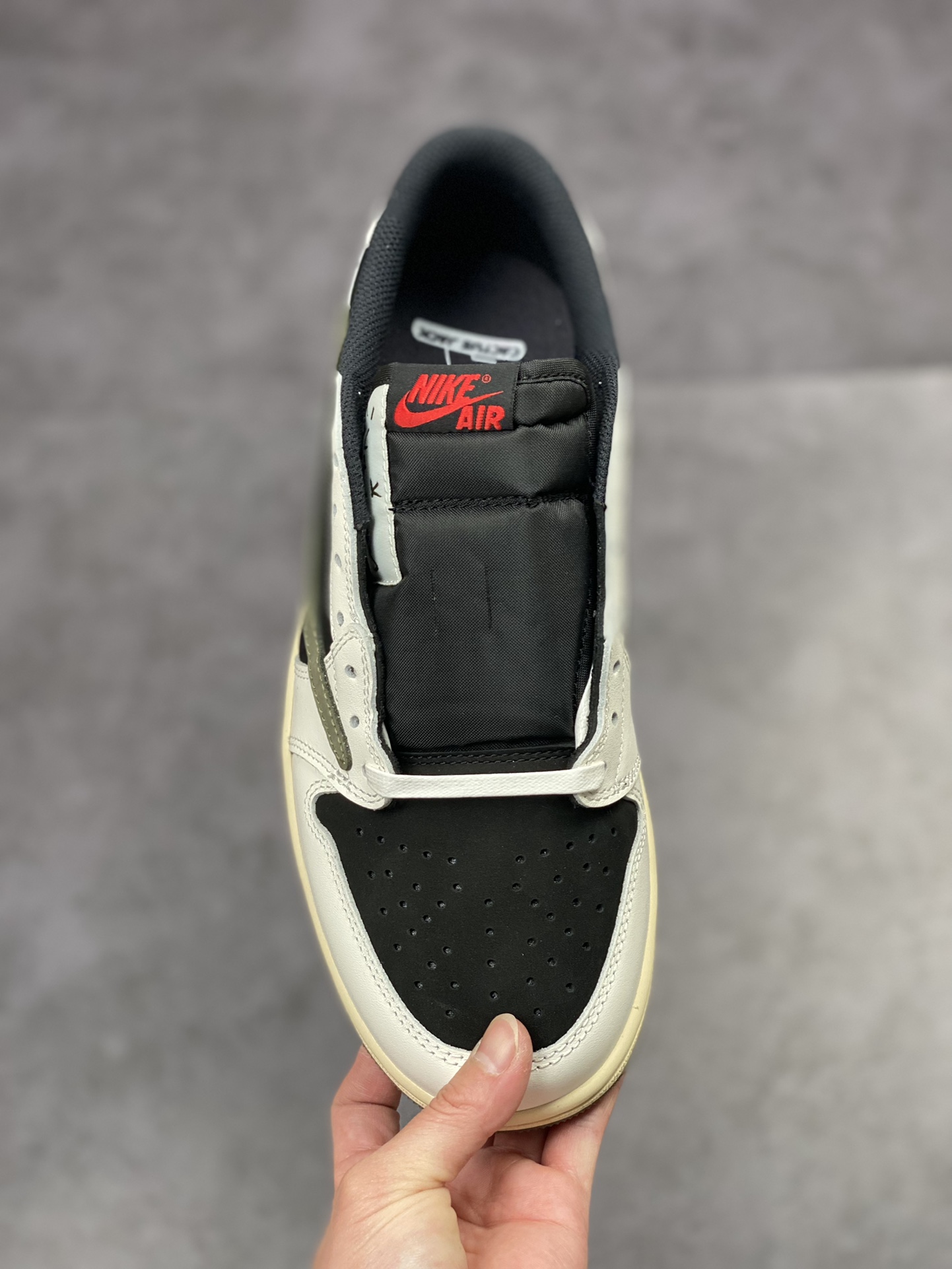 400 Travis Scott x Air Jordan 1 Low ”Olive” 黑绿倒钩低帮 DZ4137-106