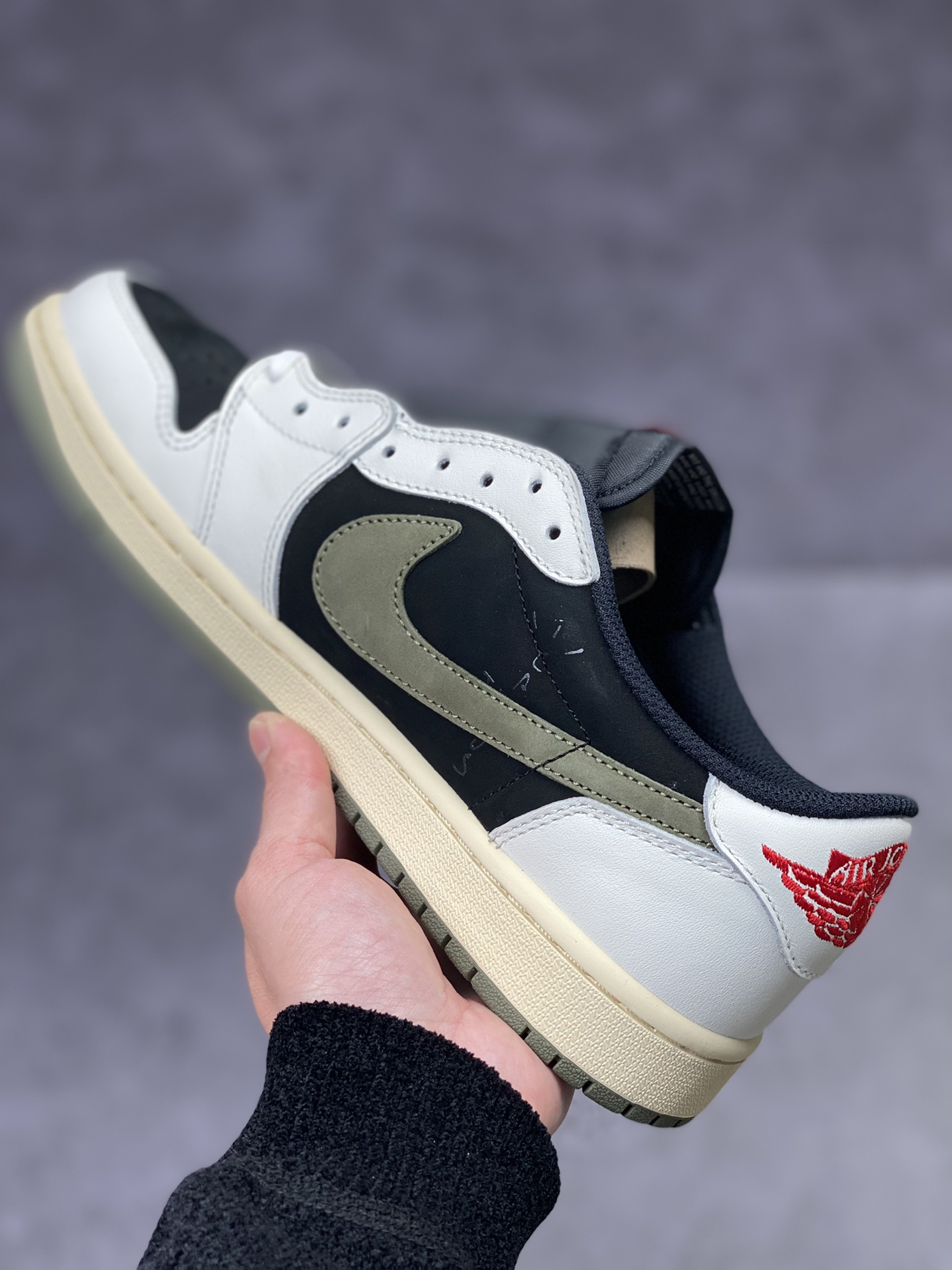400 Travis Scott x Air Jordan 1 Low ”Olive” 黑绿倒钩低帮 DZ4137-106