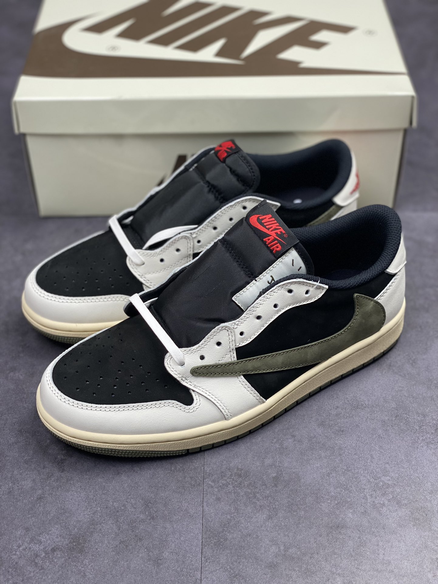 400 Travis Scott x Air Jordan 1 Low ”Olive” 黑绿倒钩低帮 DZ4137-106