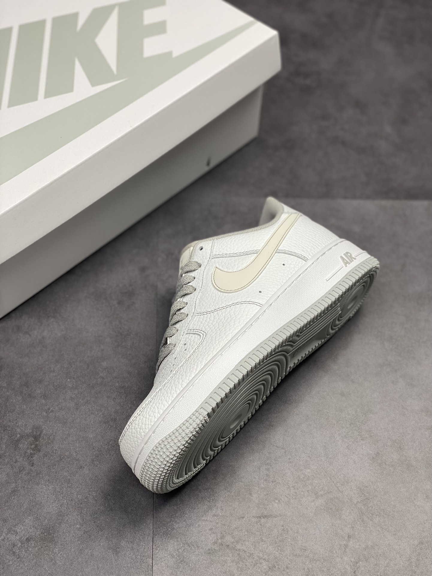 230 Nike Air Force 1 Low 07 白灰 UO5369-603