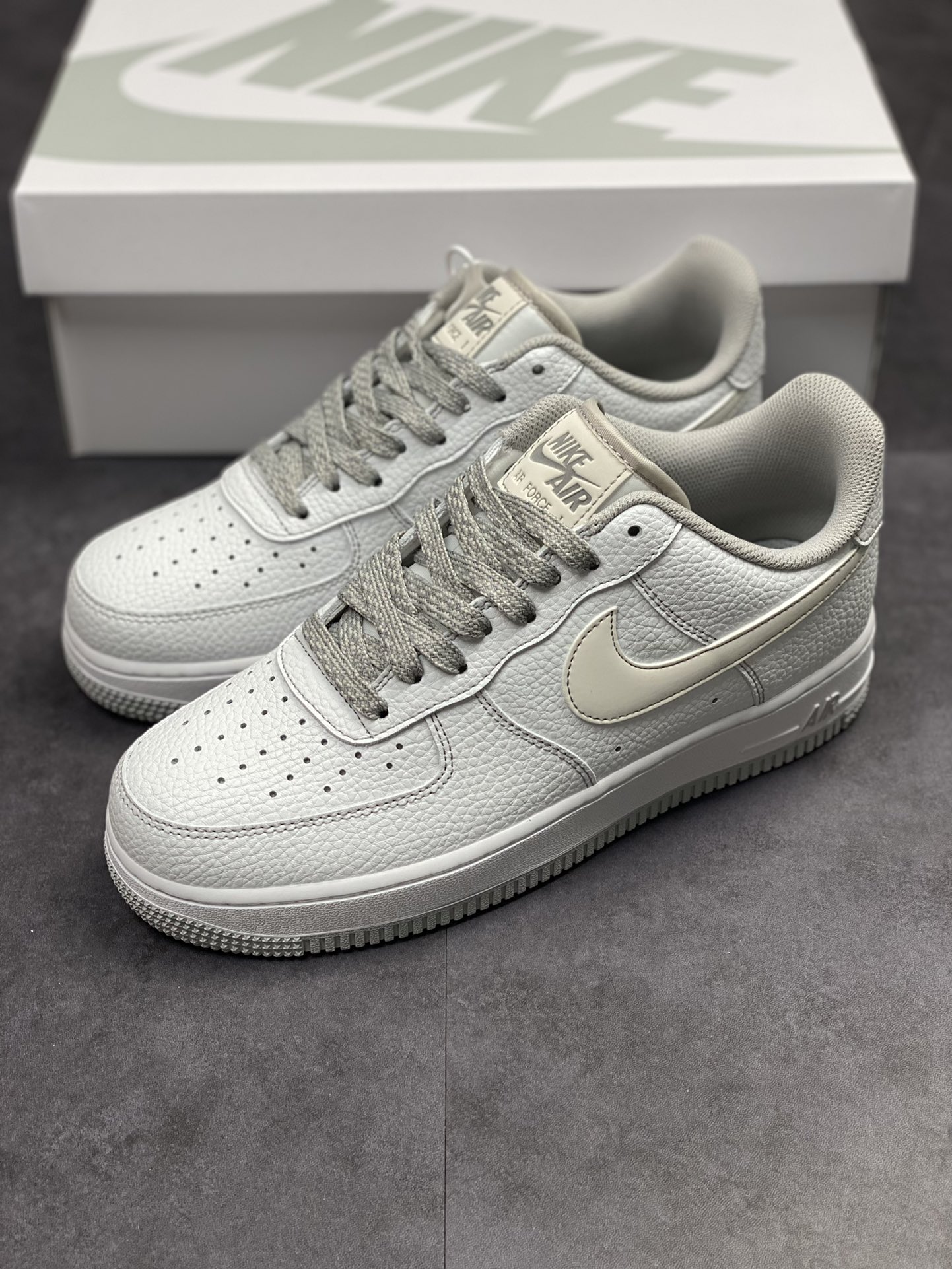 230 Nike Air Force 1 Low 07 白灰 UO5369-603