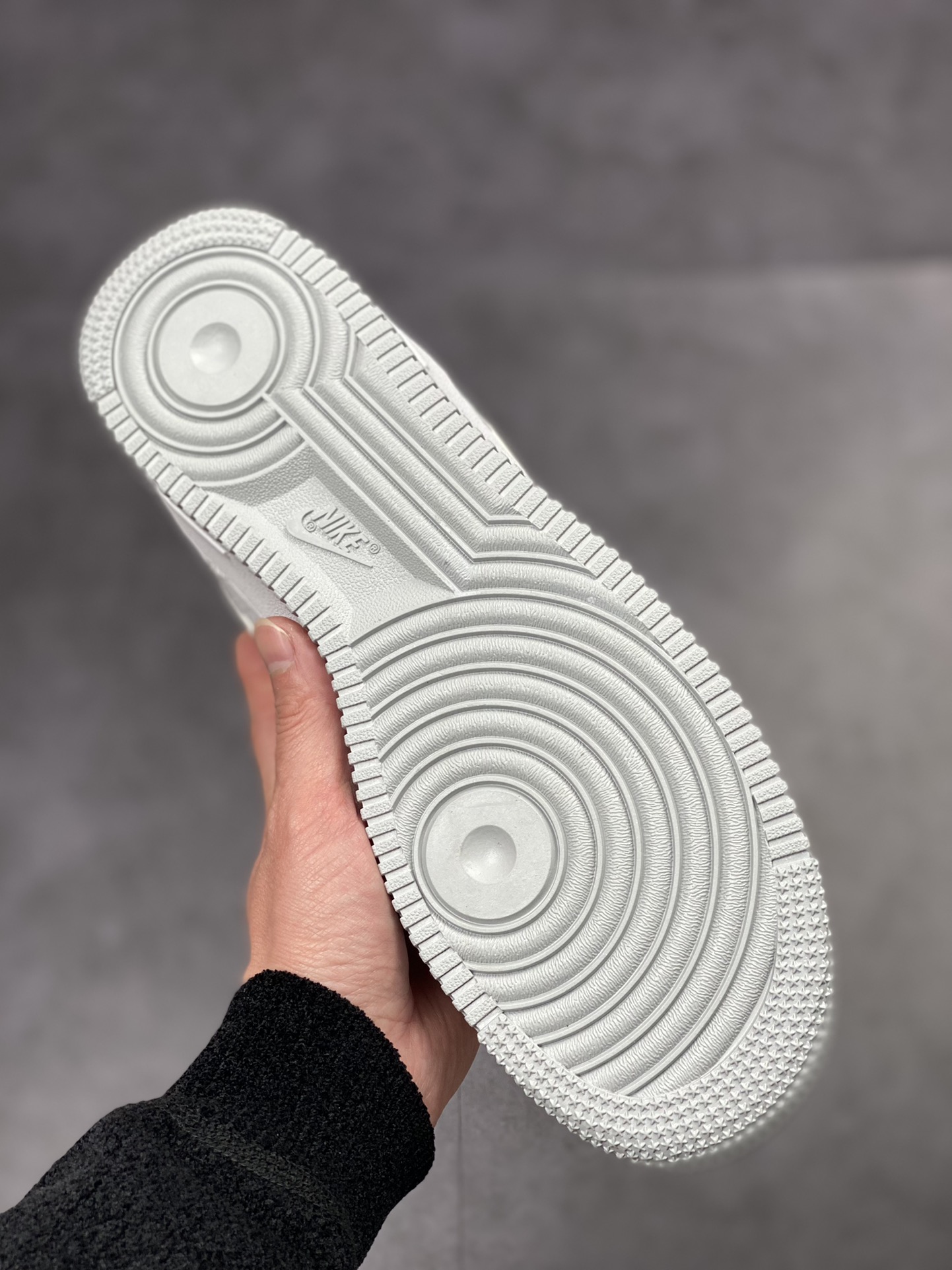 230 Nike Air Force 1 Low 07 白灰 UO5369-603