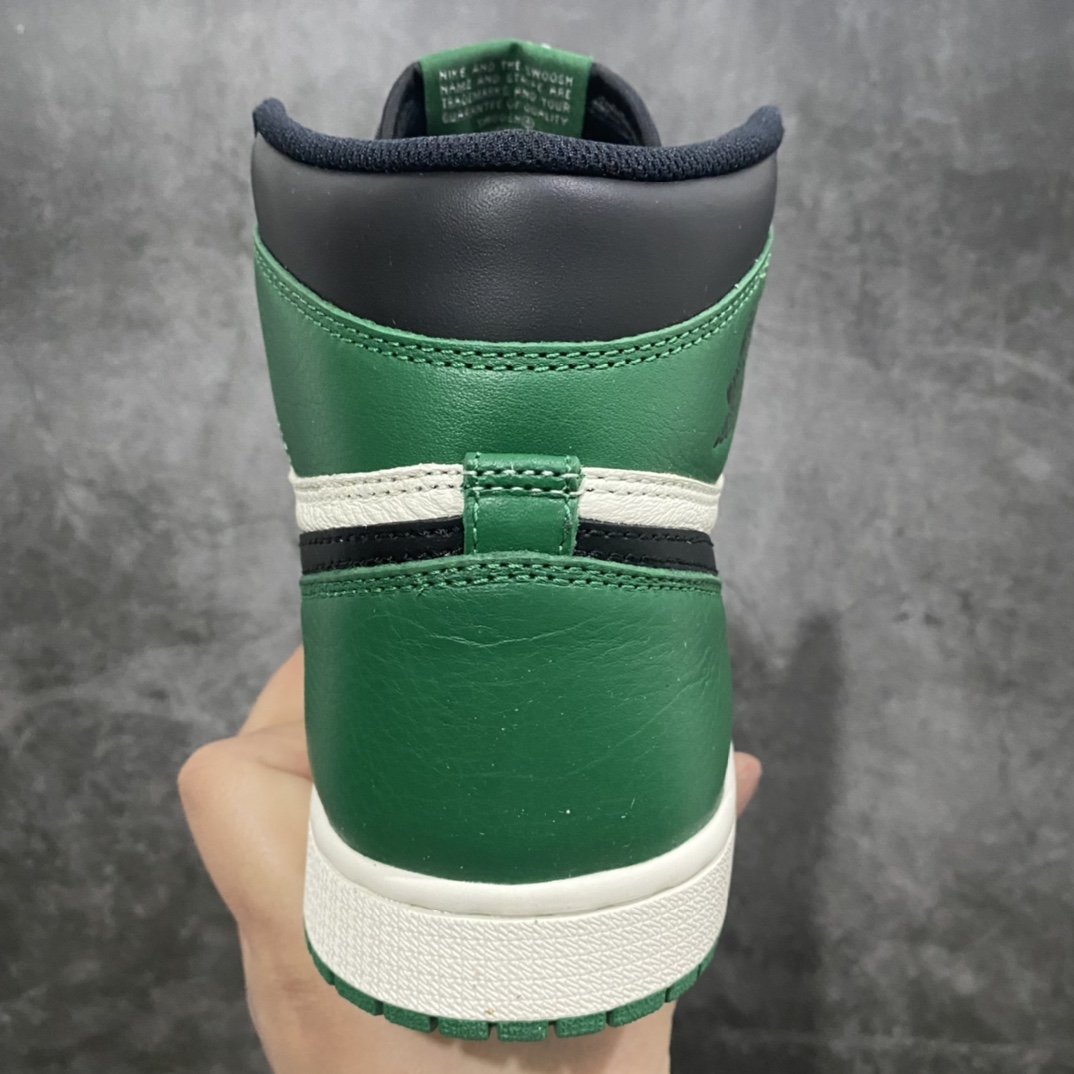 图片[4]-纯原版Air Jordan AJ1 绿脚趾货号：555088-302n原底面 原厂皮 完美3D高频立体飞翼 字体大小色泽亮度均保持原鞋一致 全部原厂特供皮料 原厂配方烧制的大底 原厂核心技术 原厂拉帮手法 中底布自然渗透 最正宗的AJ1的屁股 钩子 外领口饰片 鞋头 防泥片 鞋眼片 全部采用原厂电脑车 针距 边距完全同步原鞋 最正宗的原鞋即视感  尺码：40-47.5-莆田鞋批发中心