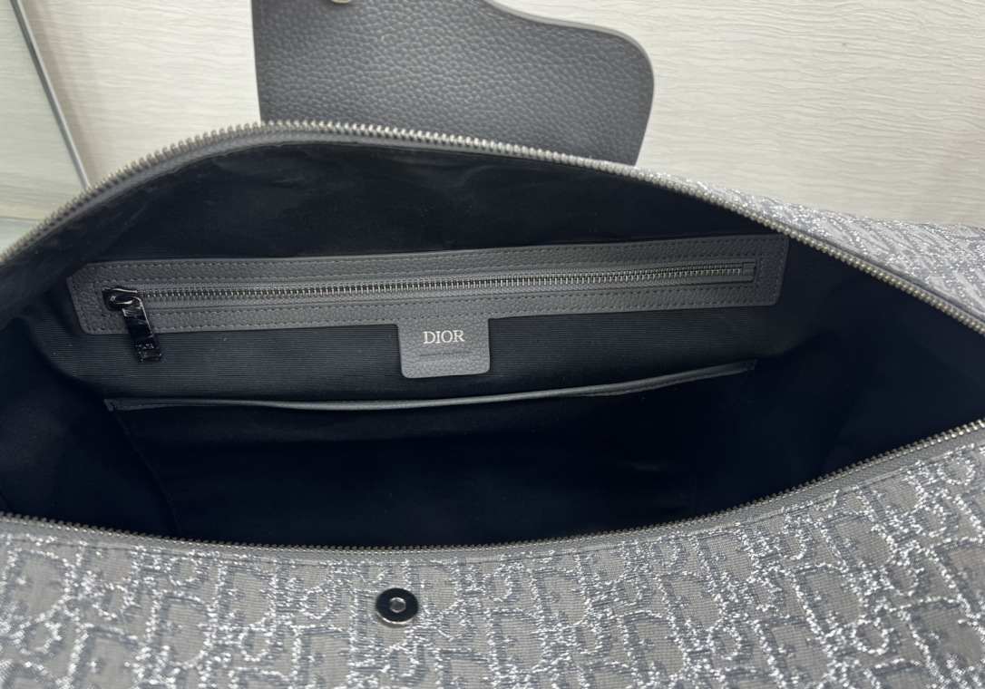 迪奥Dior顶级进口原厂刺绣旅行袋这款DiorLingot50行李袋是本季主打单品实用优雅别具一格采用O