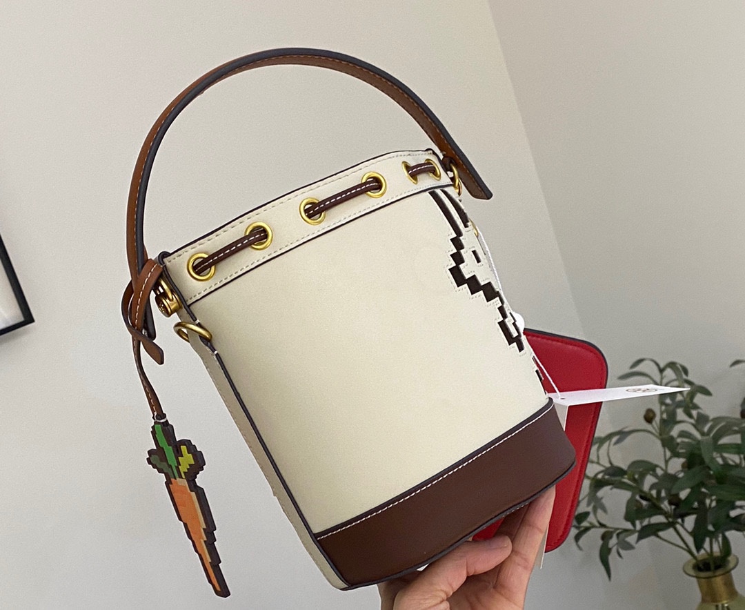 The old channels will know! It’s different. The yearbook series contains an open purse. Zenium - 图片 4