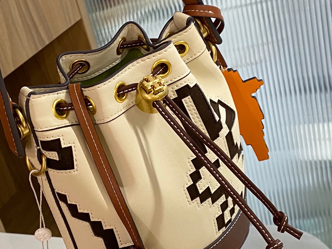 Year-Limited Rabbit Bucket Bag with Pixel Rabbits for Spring Celebration - 图片 5