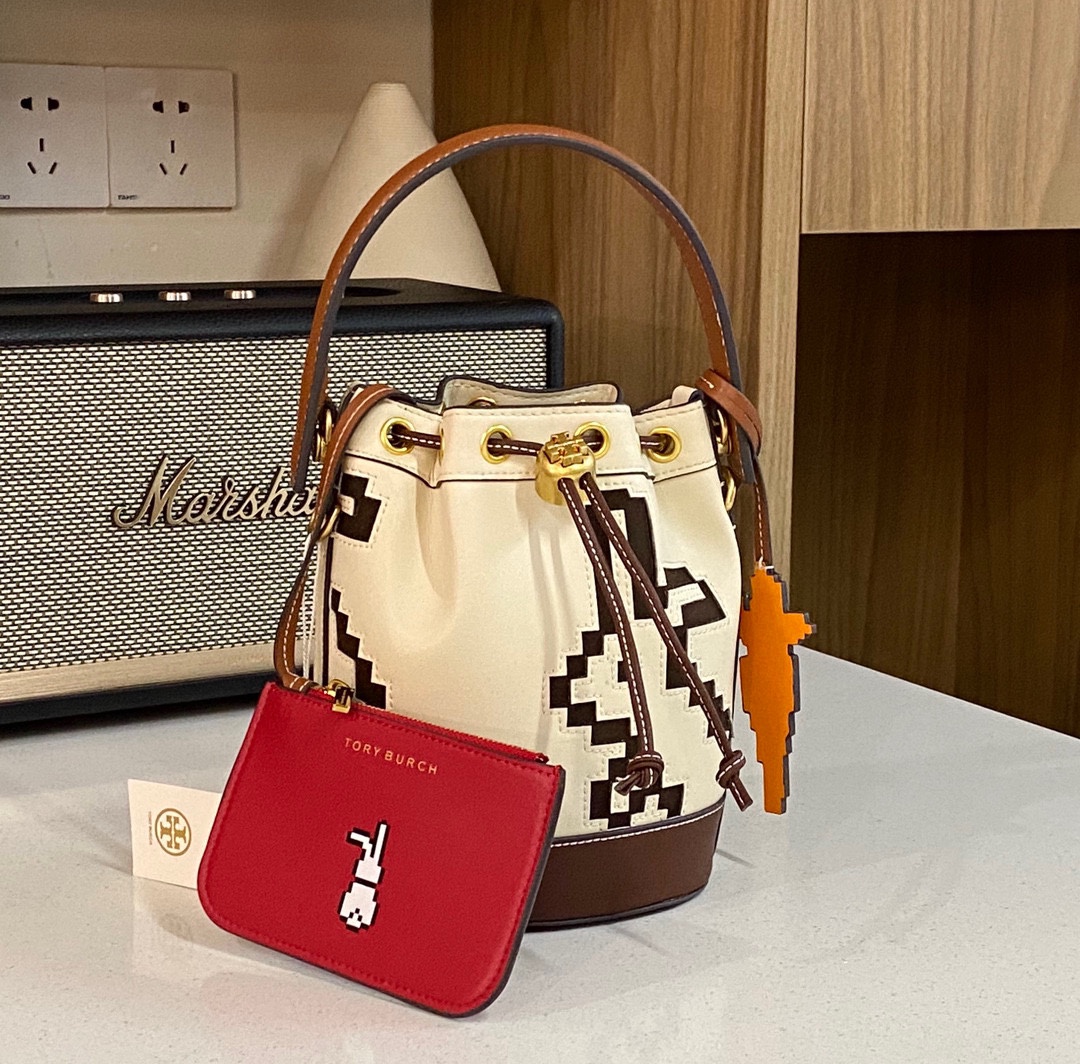 Year-Limited Rabbit Bucket Bag with Pixel Rabbits for Spring Celebration - 图片 1