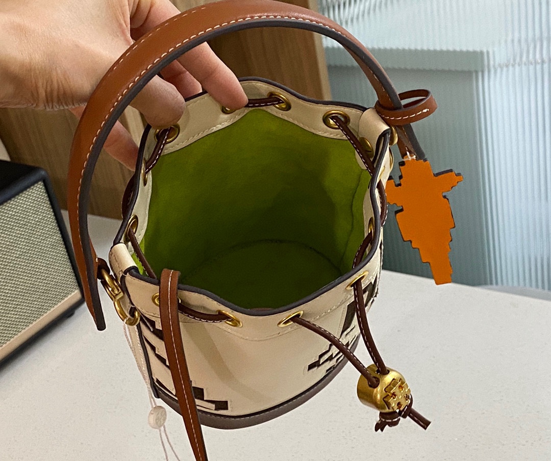 Year-Limited Rabbit Bucket Bag with Pixel Rabbits for Spring Celebration - 图片 9