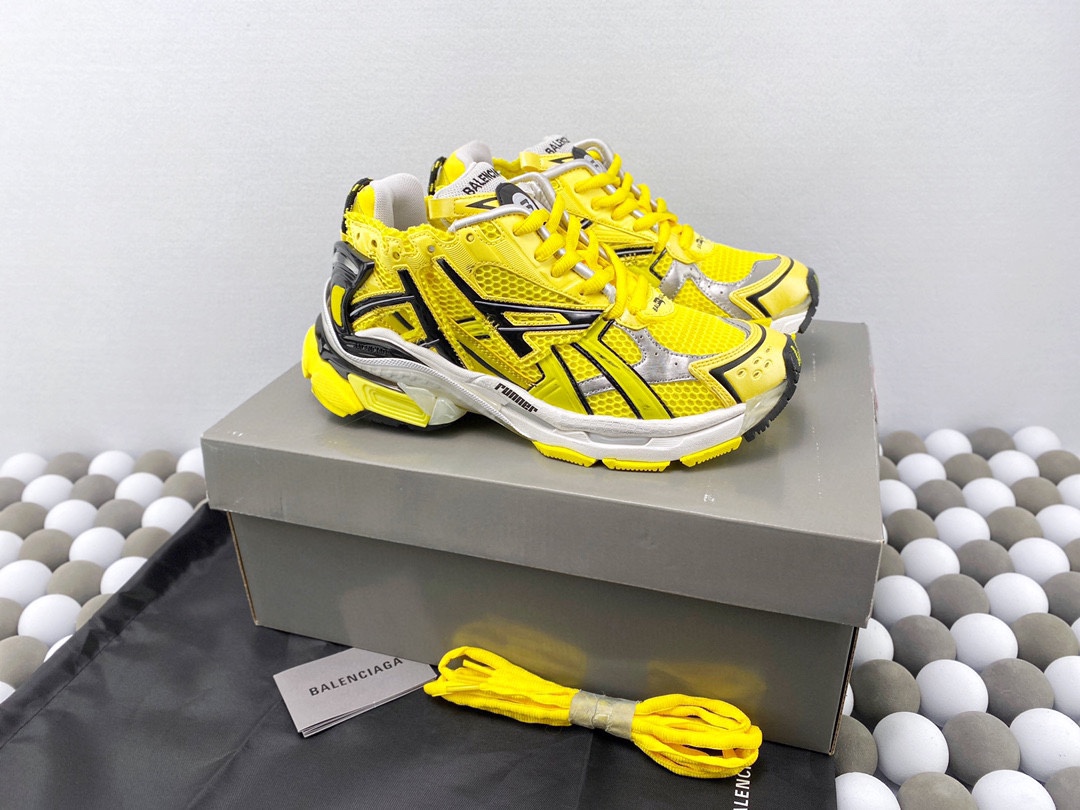 La versión puramente original del nuevo BALENCIAGA-Runner 7.0 transmite una sensación retro a través de "zapatos viejos…