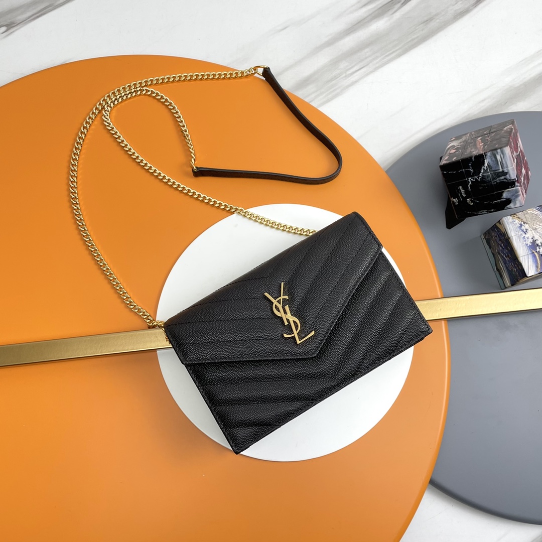 #𝐖𝐨𝐜 𝟭𝟵𝐜𝐦#_P El bolso sobre woc pequeño llega. Hablando de bolsos sobre, este de Y debe tener su nombr…