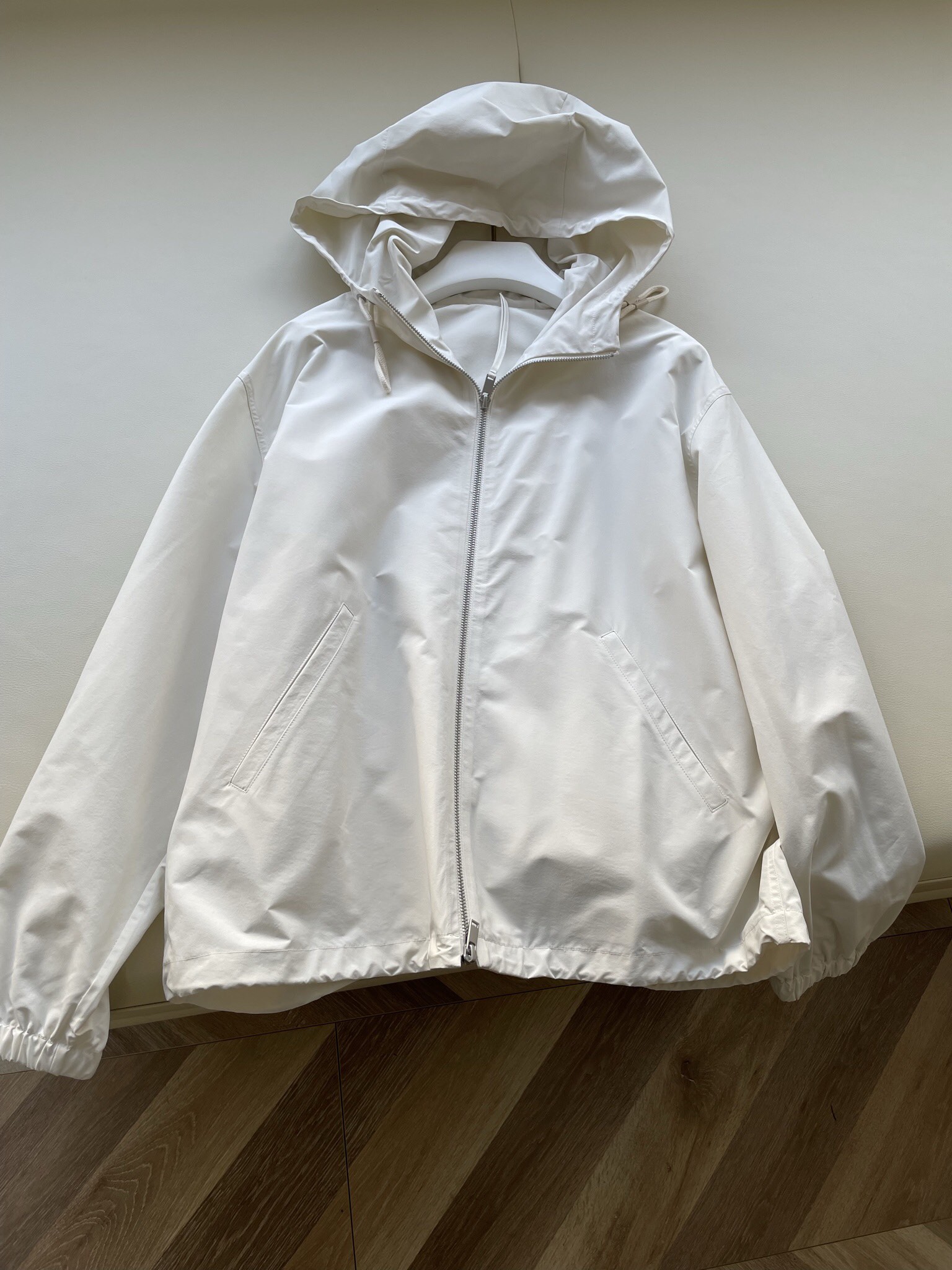 Review: High-Quality Spring Coat in Milk White Polyester Fabric, Versatile and Durable