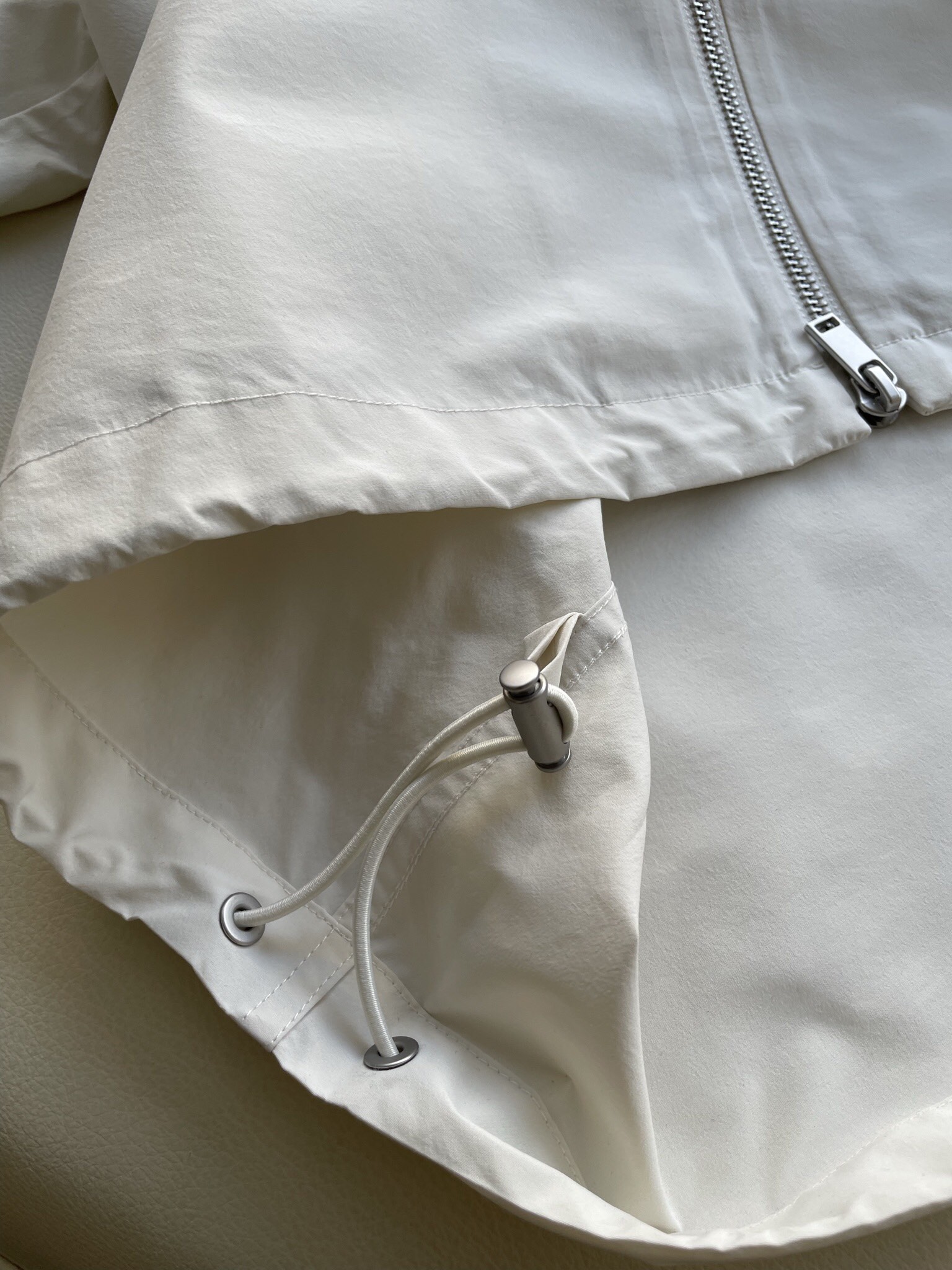 Review: High-Quality Spring Coat in Milk White Polyester Fabric, Versatile and Durable - 图片 7