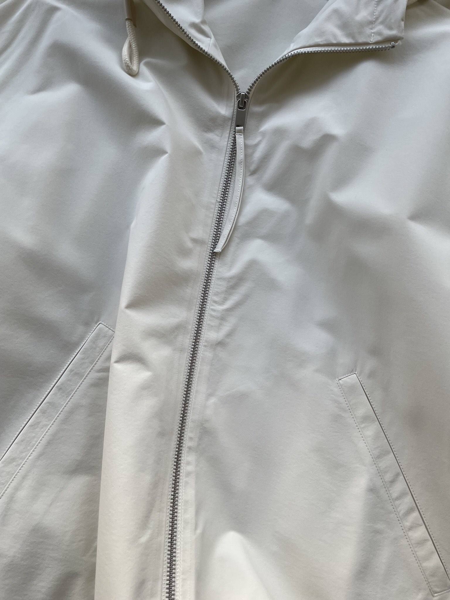 Review: High-Quality Spring Coat in Milk White Polyester Fabric, Versatile and Durable - 图片 3