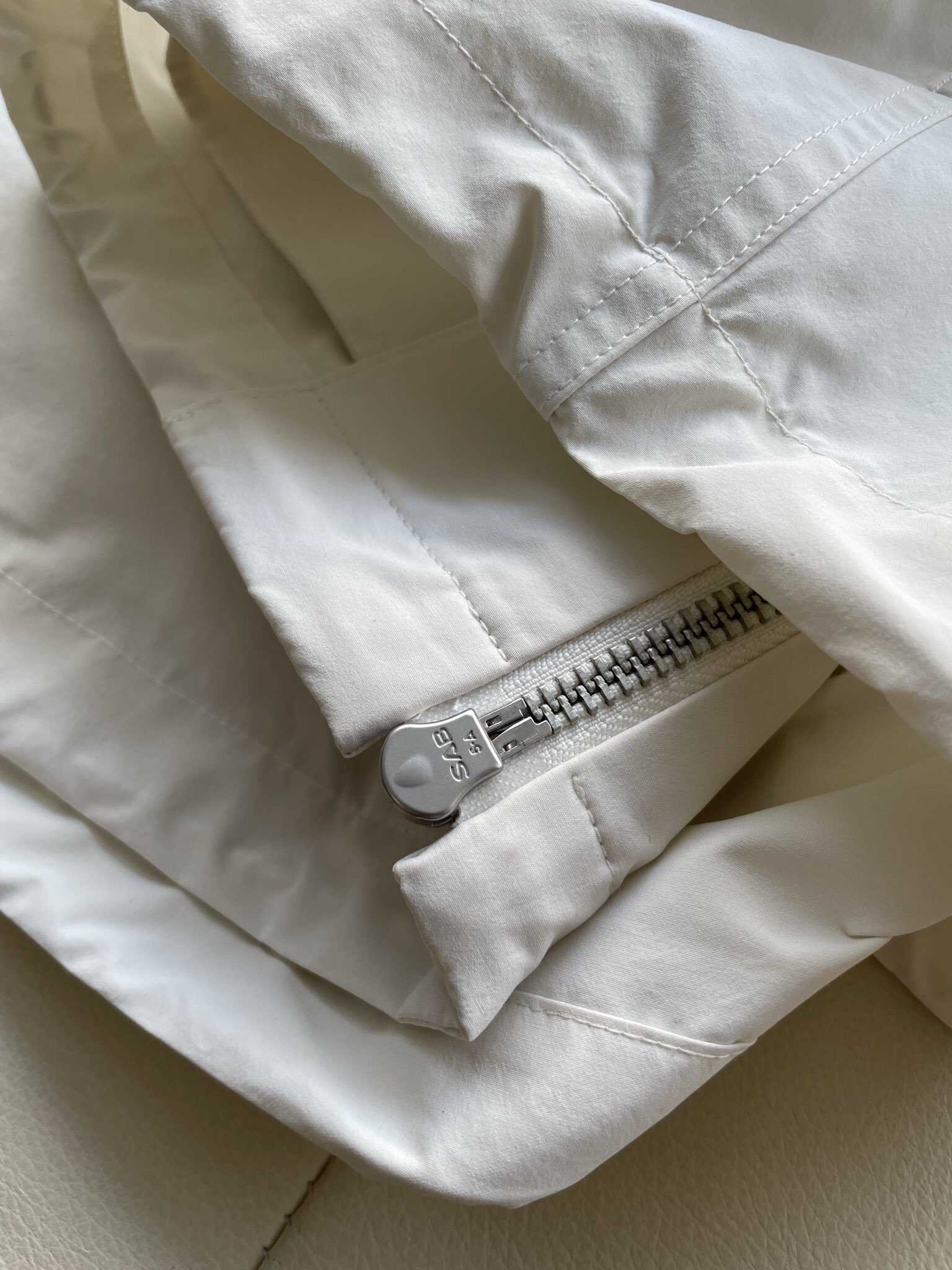 Review: High-Quality Spring Coat in Milk White Polyester Fabric, Versatile and Durable - 图片 6