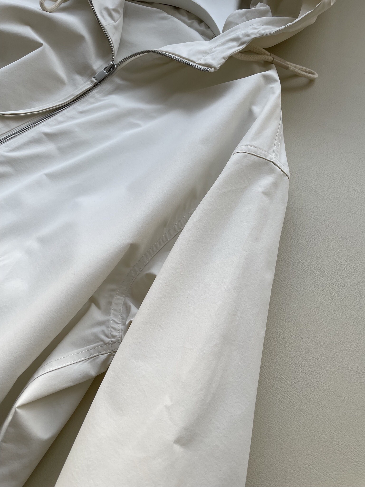 Review: High-Quality Spring Coat in Milk White Polyester Fabric, Versatile and Durable - 图片 5