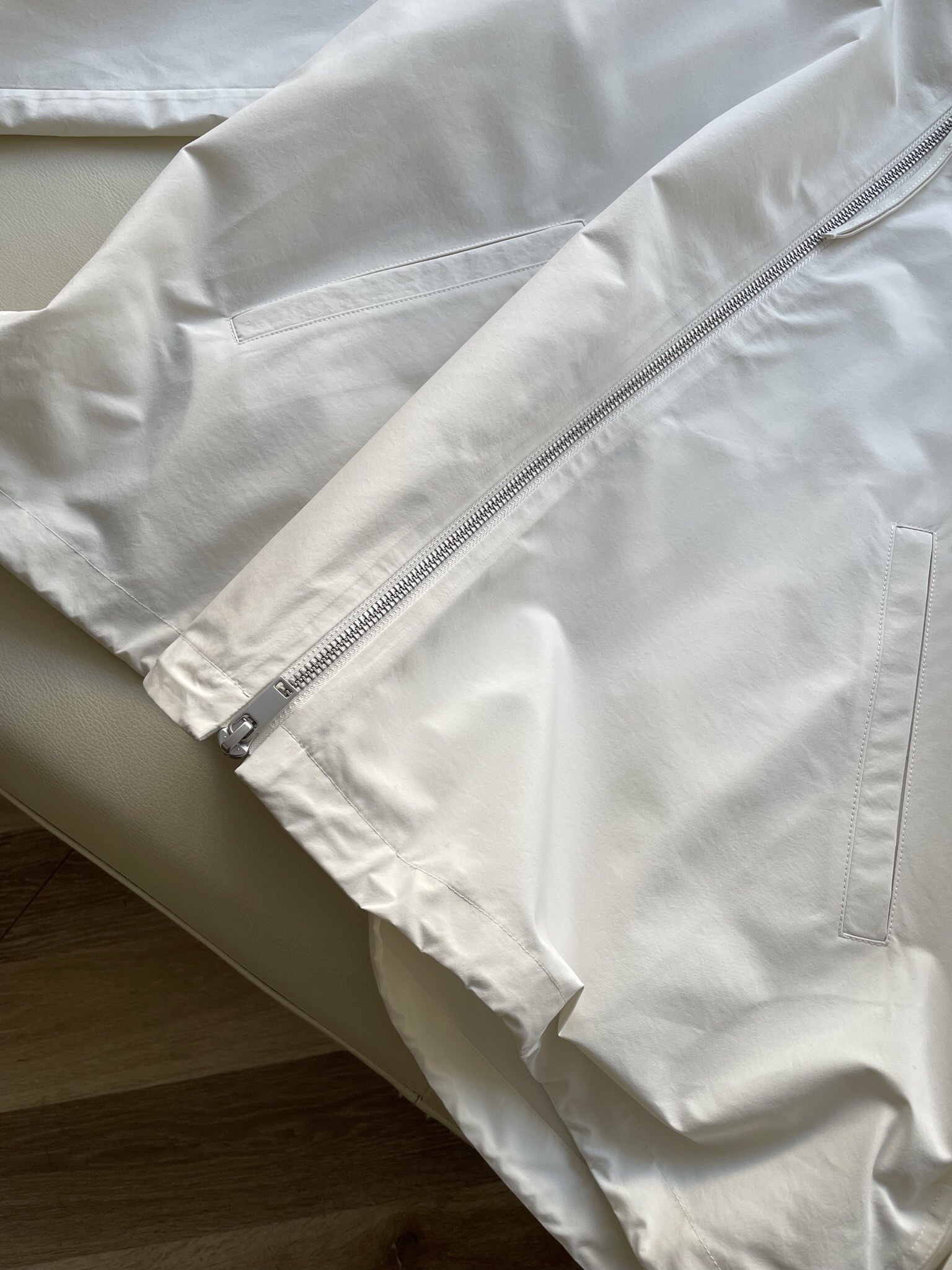 Review: High-Quality Spring Coat in Milk White Polyester Fabric, Versatile and Durable - 图片 4