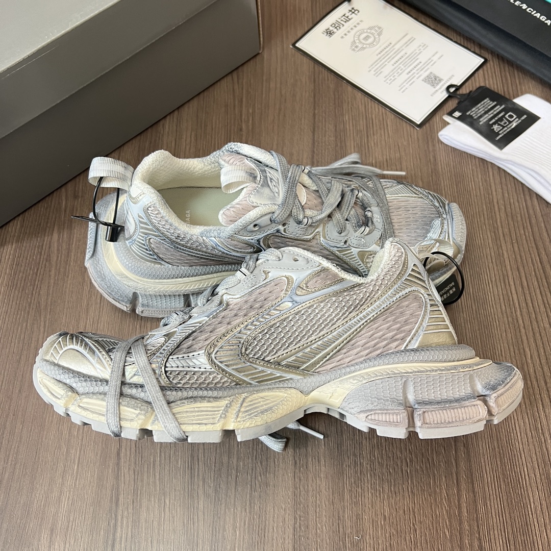 Balenciaga Balenciaga Phantom Sneaker 巴黎世家全新做旧十代粉色潮流跑鞋 在延续 Track Trainer 户外轮廓和复杂鞋面结构的同时