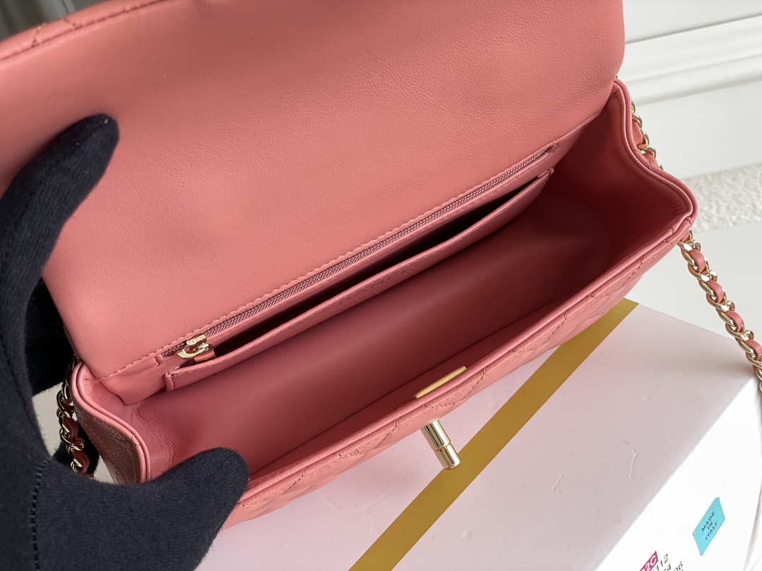 🌼现货 白金版▪️正品级 包装如图全新到货‼️𝗖𝗵𝗮𝗻𝗲𝗹 ｜新色𝗠𝗶𝗻𝗶口盖𝗖𝗙手腕包专柜售价𝟛𝟠𝟟𝟙