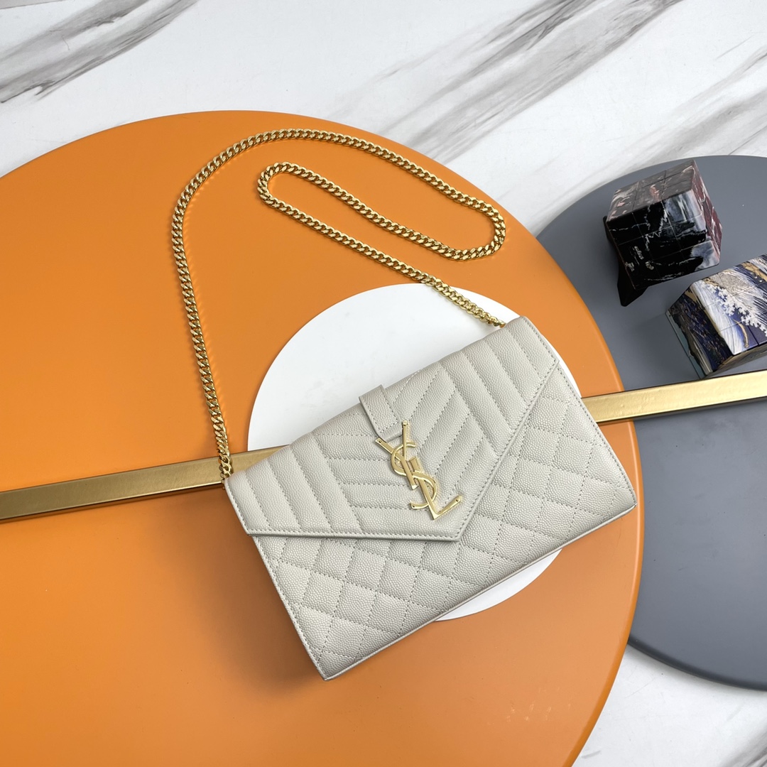 #𝑴𝒐𝒏𝒐𝒈𝒓𝒂𝒎 𝑾𝒐𝒄#P MONOGRAM caviar texture envelope bag. A super practical small bag, the most classic style, I…