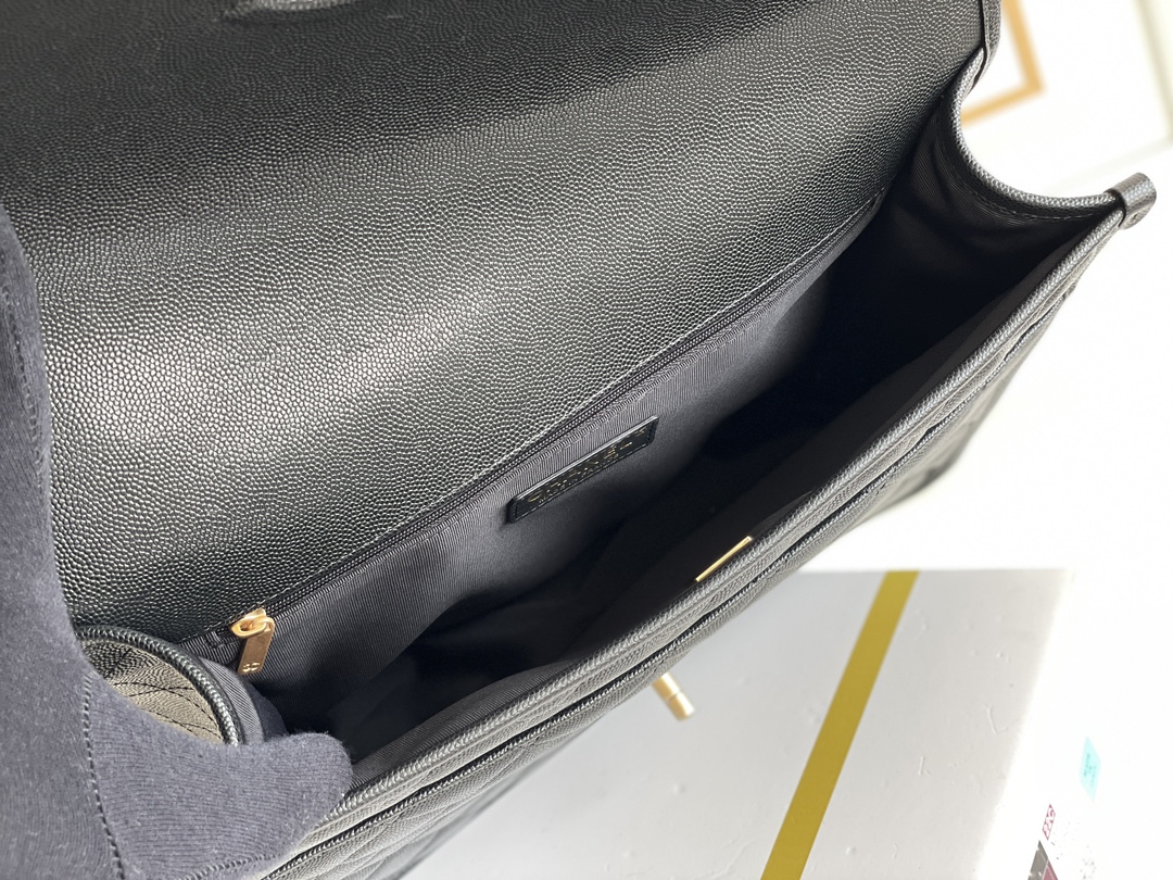 🌼现货 白金版▪️正品级 包装如图新品到货🆕𝗖𝗵𝗮𝗻𝗲𝟭 𝟮𝟮𝗞秋冬🌿纯原厂 鱼子酱铭牌双肩包𝟸𝟸𝚔秋冬