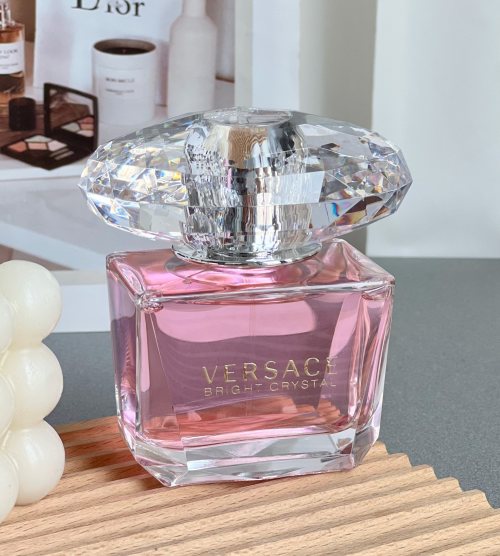 Versace Bright Crystal Eau de Toilette for Women - Floral, Fruity, and Sensual 1 Versace Bright Crystal Eau de Toilette for Women - Floral, Fruity, and Sensual