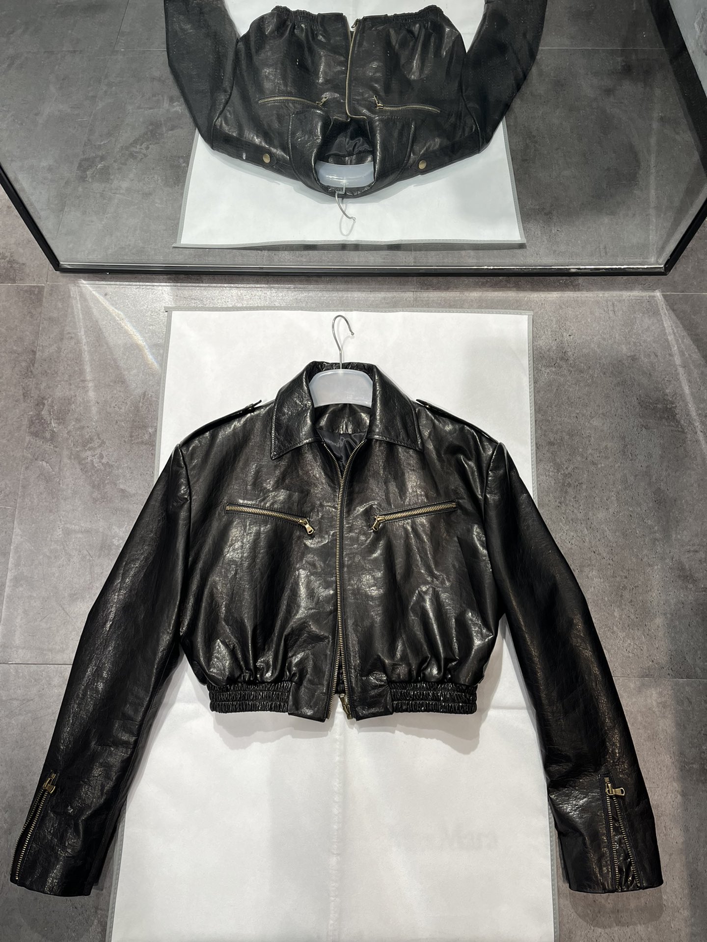 NO:721751,Size S-XL, loose fit, cool cowhide texture, hot girl style, Balmain-clothing, balmain, cowhide,19860909尺寸S- Xl码,宽松版型,牛皮质感超酷,辣妹风,巴尔曼-服装,balmain,cowhide,,Women's clothing