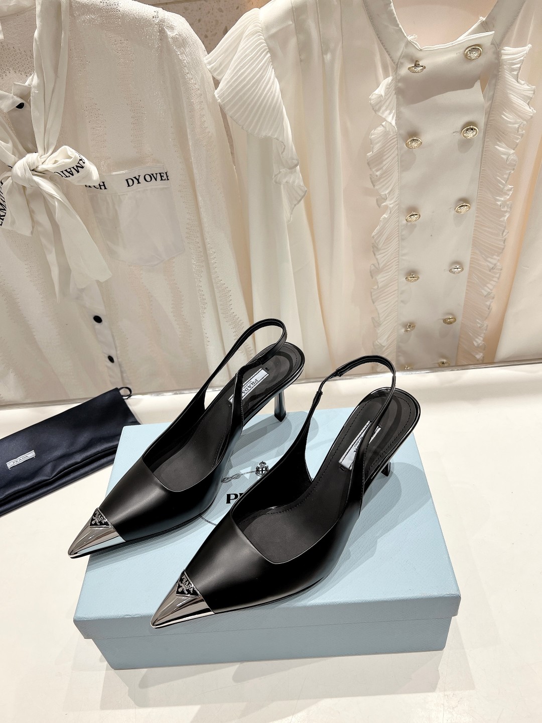 高版本出厂 PRADA*普拉达F025 2026ss春夏新款玛丽珍仙女风尖头高跟鞋凉鞋面料材质：顶级开边