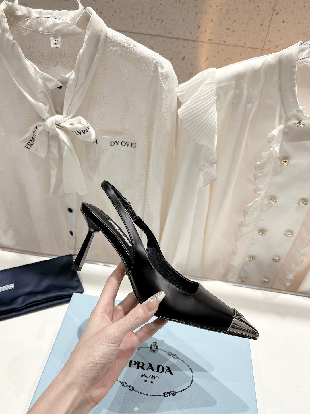 高版本出厂 PRADA*普拉达F025 2026ss春夏新款玛丽珍仙女风尖头高跟鞋凉鞋面料材质：顶级开边