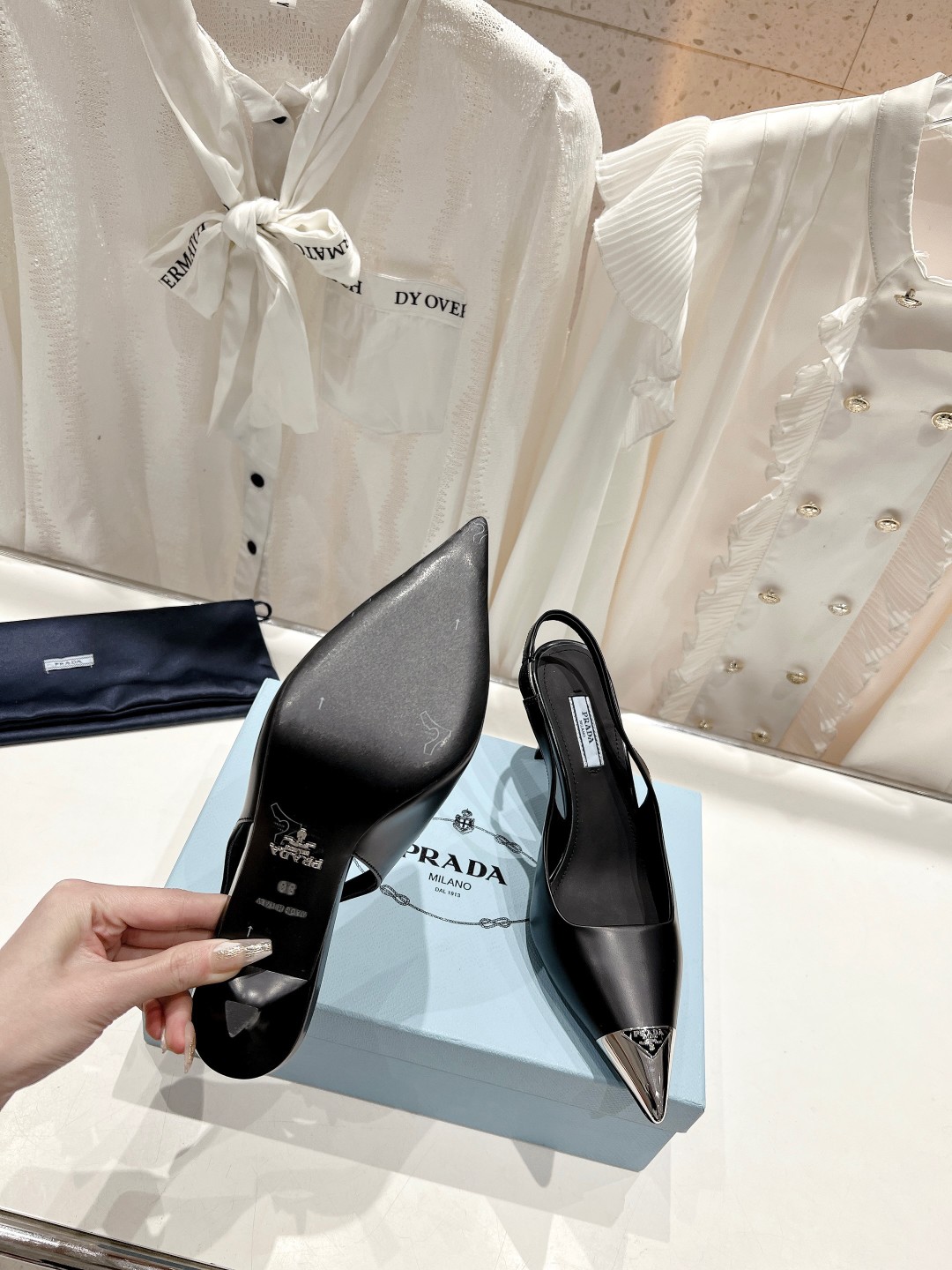 高版本出厂 PRADA*普拉达F025 2026ss春夏新款玛丽珍仙女风尖头高跟鞋凉鞋面料材质：顶级开边