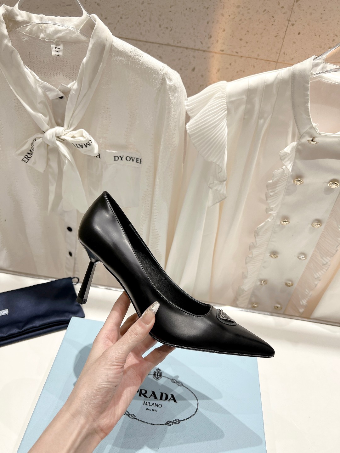 高版本出厂 PRADA*普拉达F025 2026ss春夏新款玛丽珍仙女风尖头高跟鞋单鞋面料材质：顶级开边