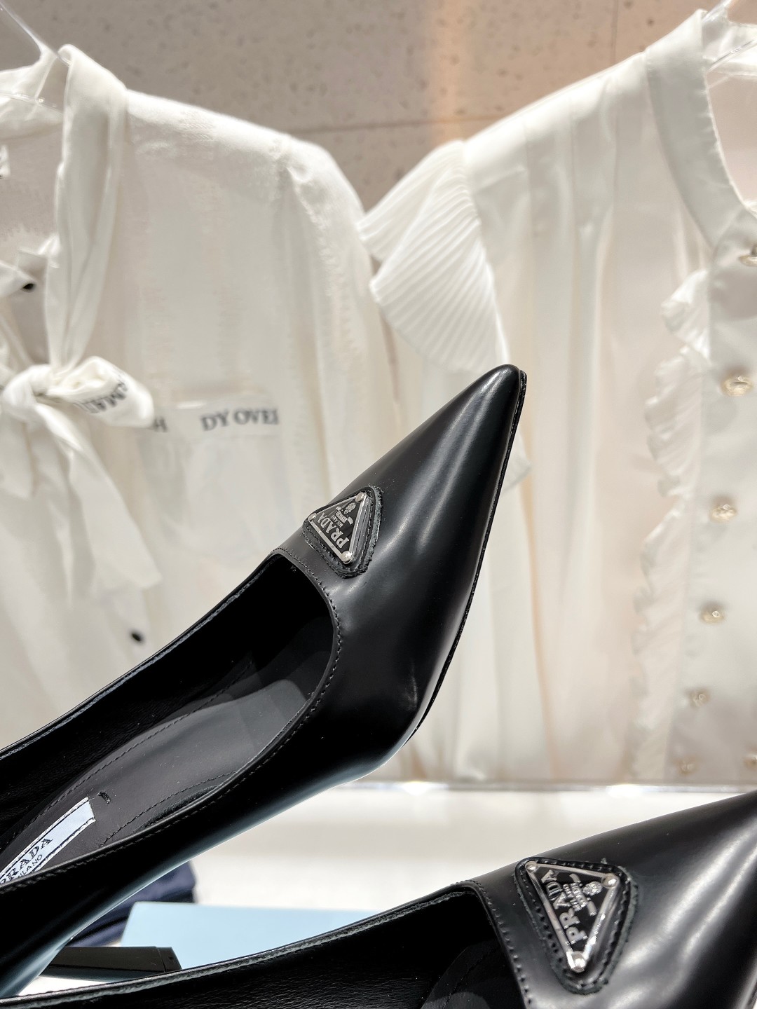 高版本出厂 PRADA*普拉达F025 2026ss春夏新款玛丽珍仙女风尖头高跟鞋单鞋面料材质：顶级开边