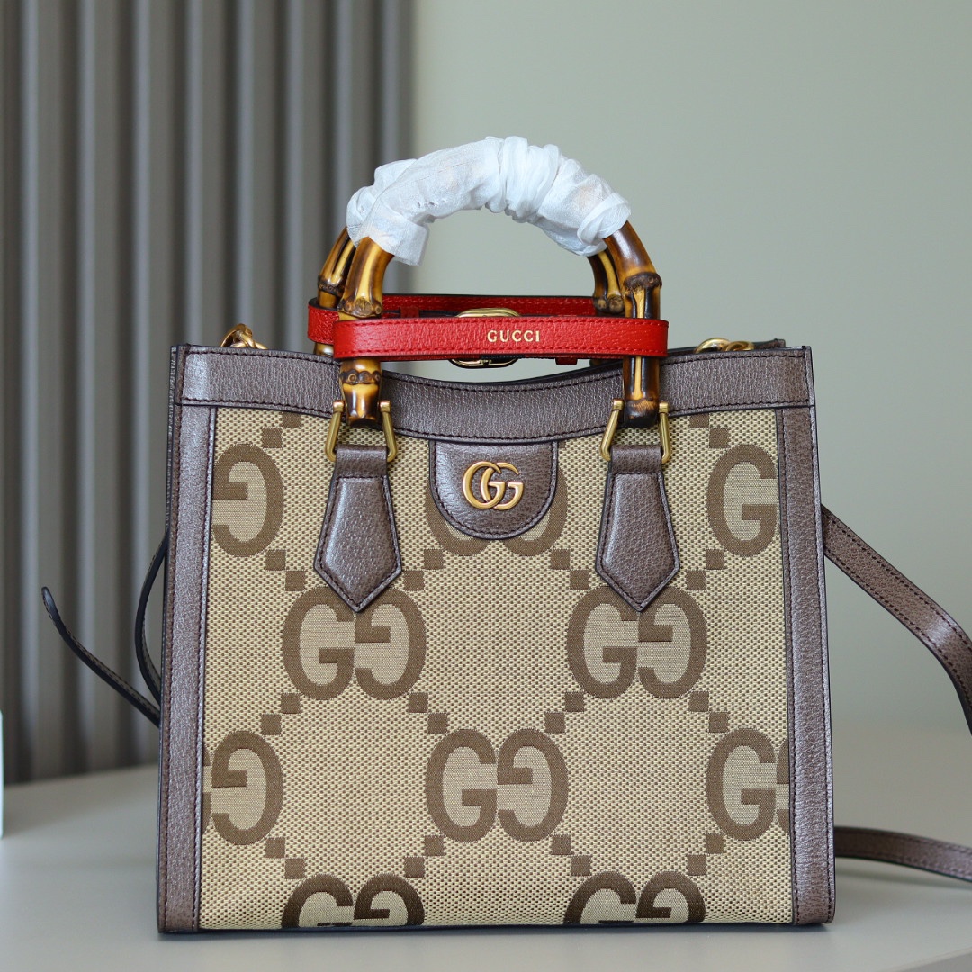 P590 Bolso de mano mediano de bambú de cuero original. La colección Gucci Aria-时尚咏叹调 reinterpreta elementos clásicos co…
