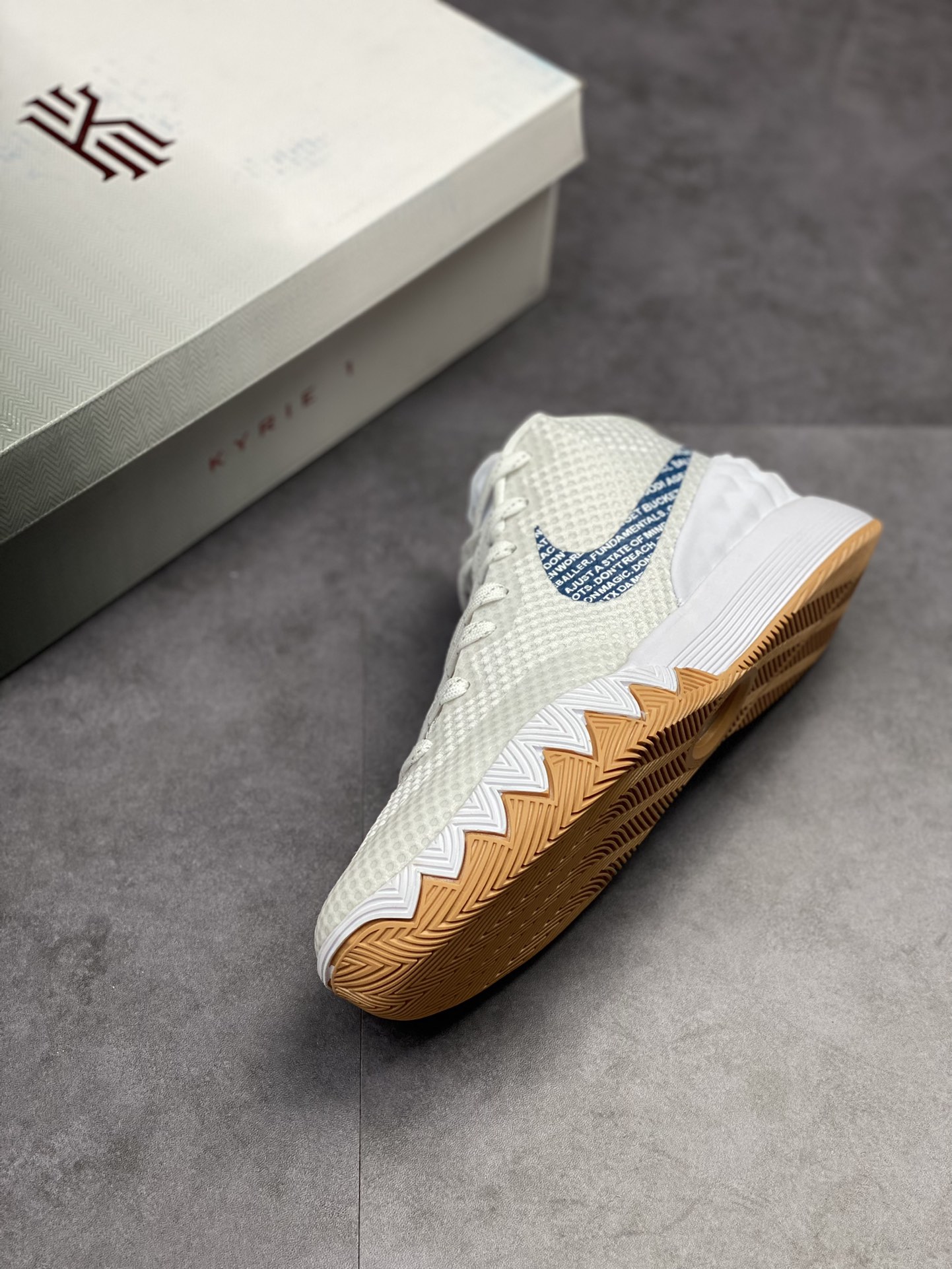 320 Nike Kyrie Low 1 EP 欧文1代 纯原级版本 584170-001