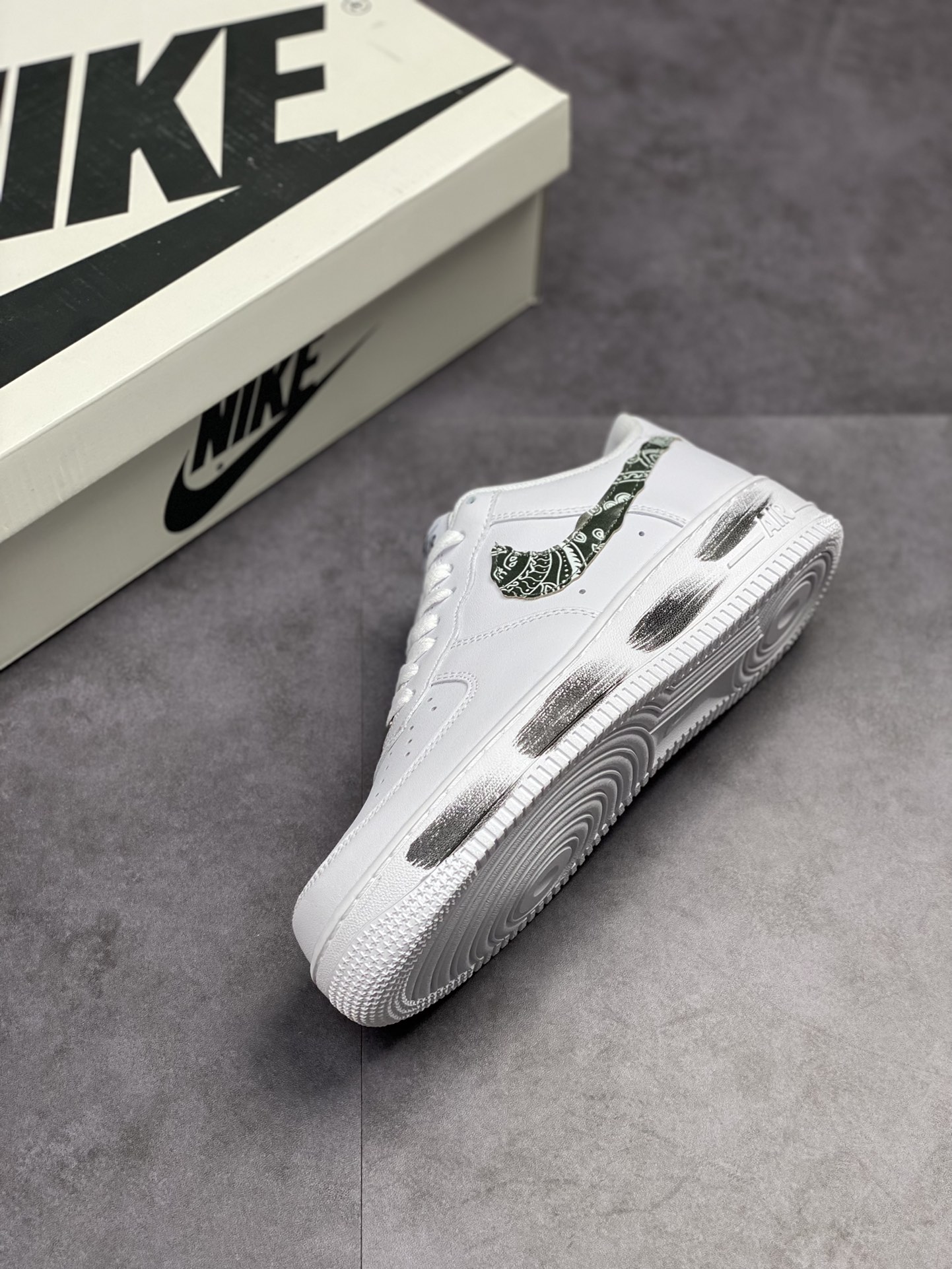 210 Nike Air Force 1 Low 07 白黑腰果花 DE0099-006