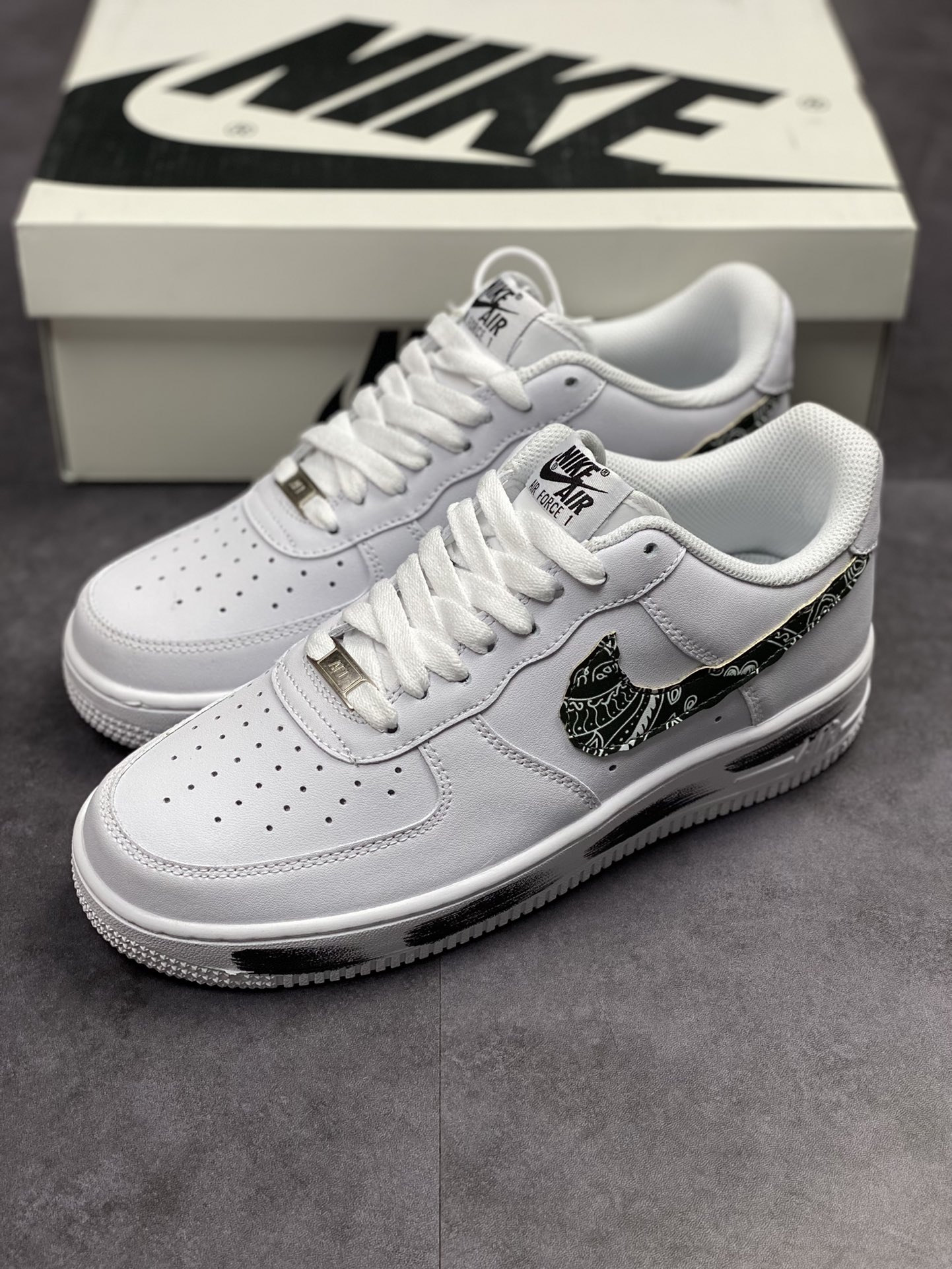 210 Nike Air Force 1 Low 07 白黑腰果花 DE0099-006