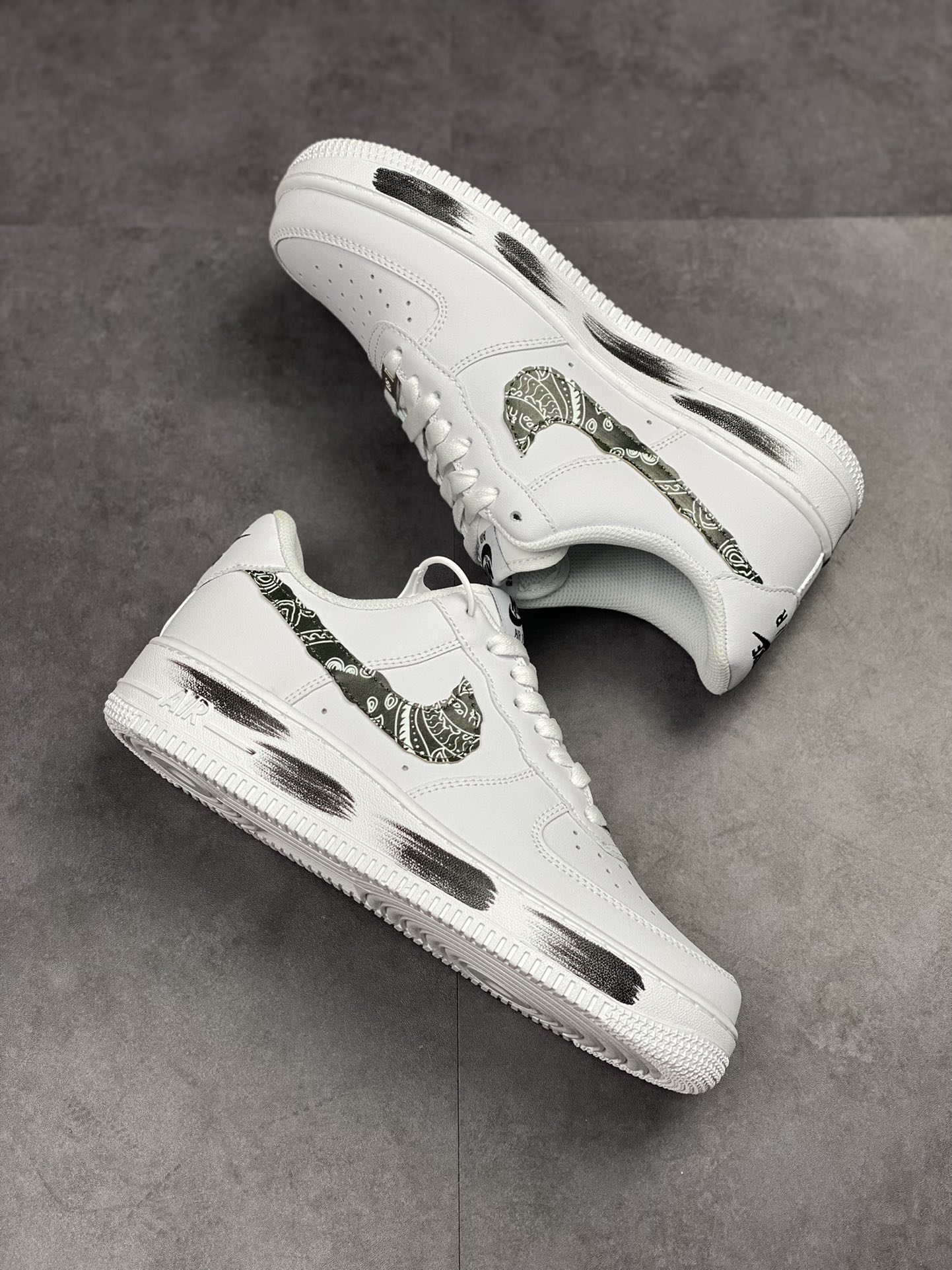 210 Nike Air Force 1 Low 07 白黑腰果花 DE0099-006