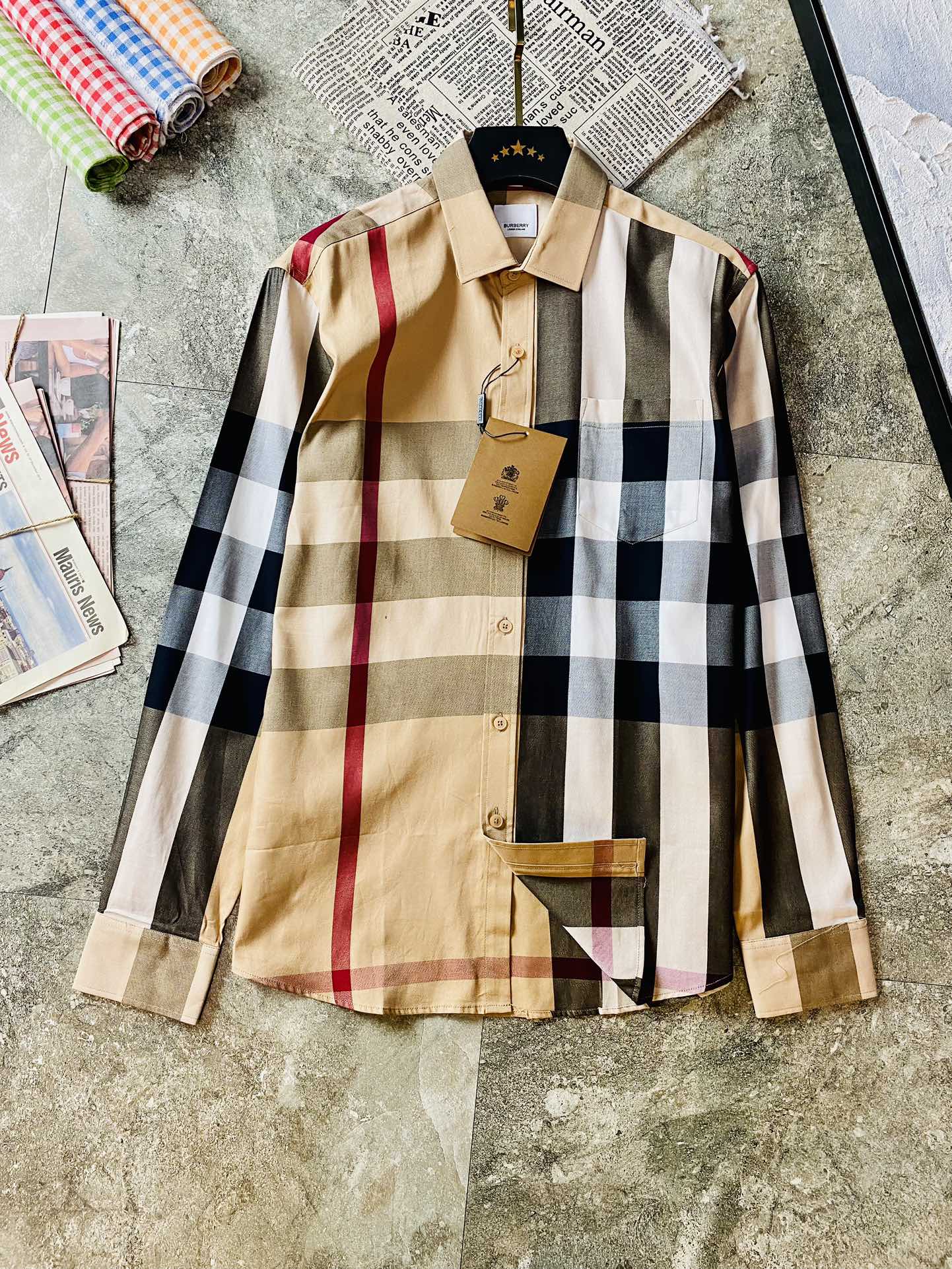 NO:161637,Three-standard official website model, can wear 205 catties, Burberry Burberry original single quality, latest 2025 men's long-sleeved shirt, selected counter custom top-grade long-sleeved shirt, imported fabric with original washing mark, all details are perfect 1 to 1 replica, restore the authentic 100% original hardware, button strap LOGO, high-end customized auxiliary materials, original factory original standard, excellent upper body effect, large size M-3XL (175-130 catties wearing M),,burberry,burberry,shirts,alexander wang19860909三标齐全官网款 可穿205斤 巴宝莉 Burberry 原单品质 2025最新款 男装长袖衬衫 精选专柜订制顶级长袖衬衣 进口面料带原版洗水唛 所有细节做工完美1比1复刻 还原正品百分百 原版五金 纽扣带LOGO 高端订制辅料 原厂原标 上身效果超赞 码数偏大 M-3XL（175高-130斤穿M）,,burberry,burberry,shirts,alexander wang,Men's clothing