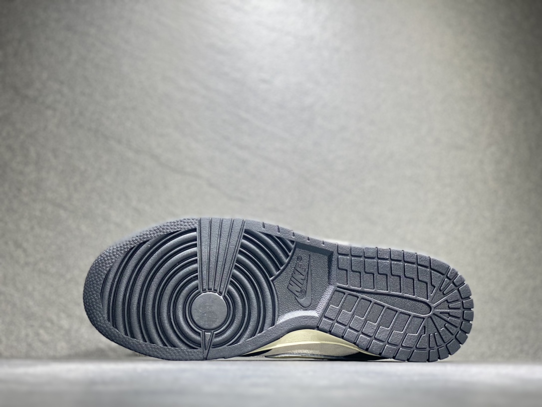 240 NIKE SB Dunk Low 麂皮灰黑 休闲运动鞋 DV3054-001