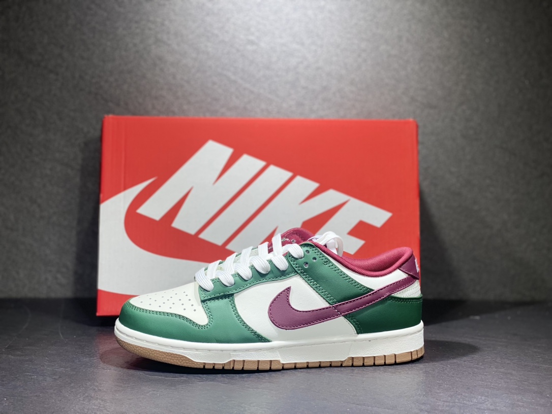 280 NIKE SB Dunk Low 休闲运动鞋 FB7160-161