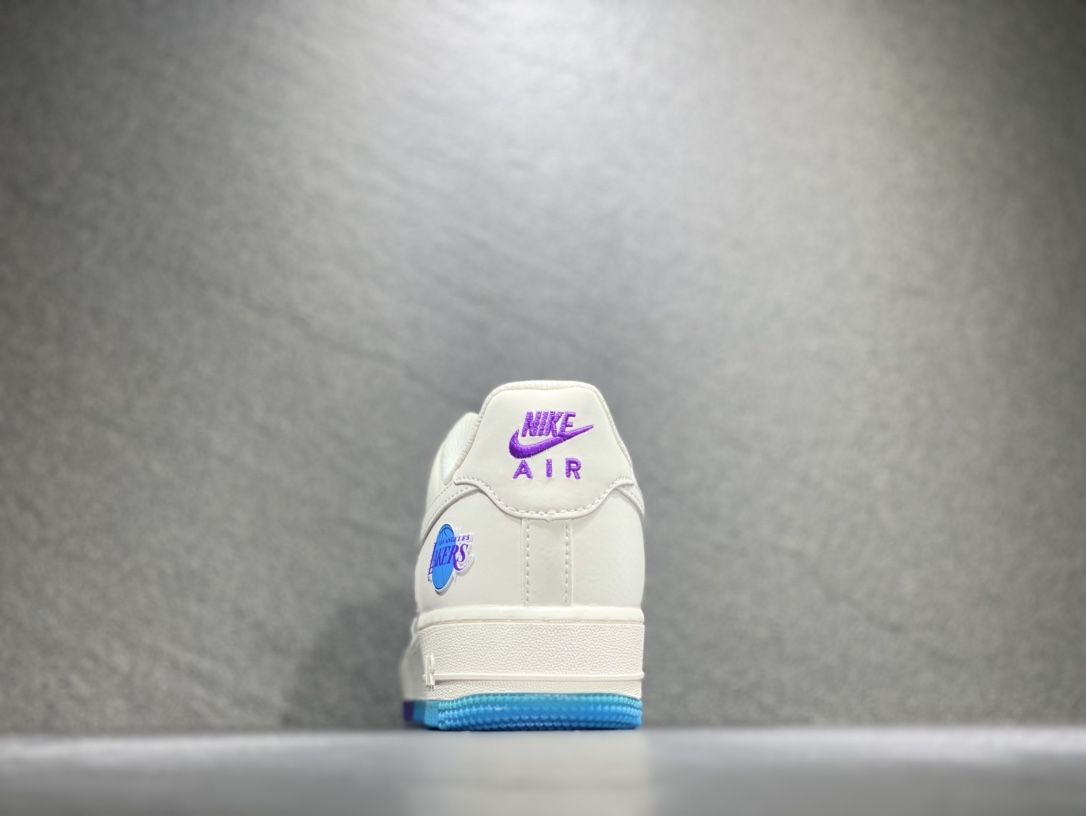 260 Nike Air Force 1 空军一号运动板鞋  LA9696-023