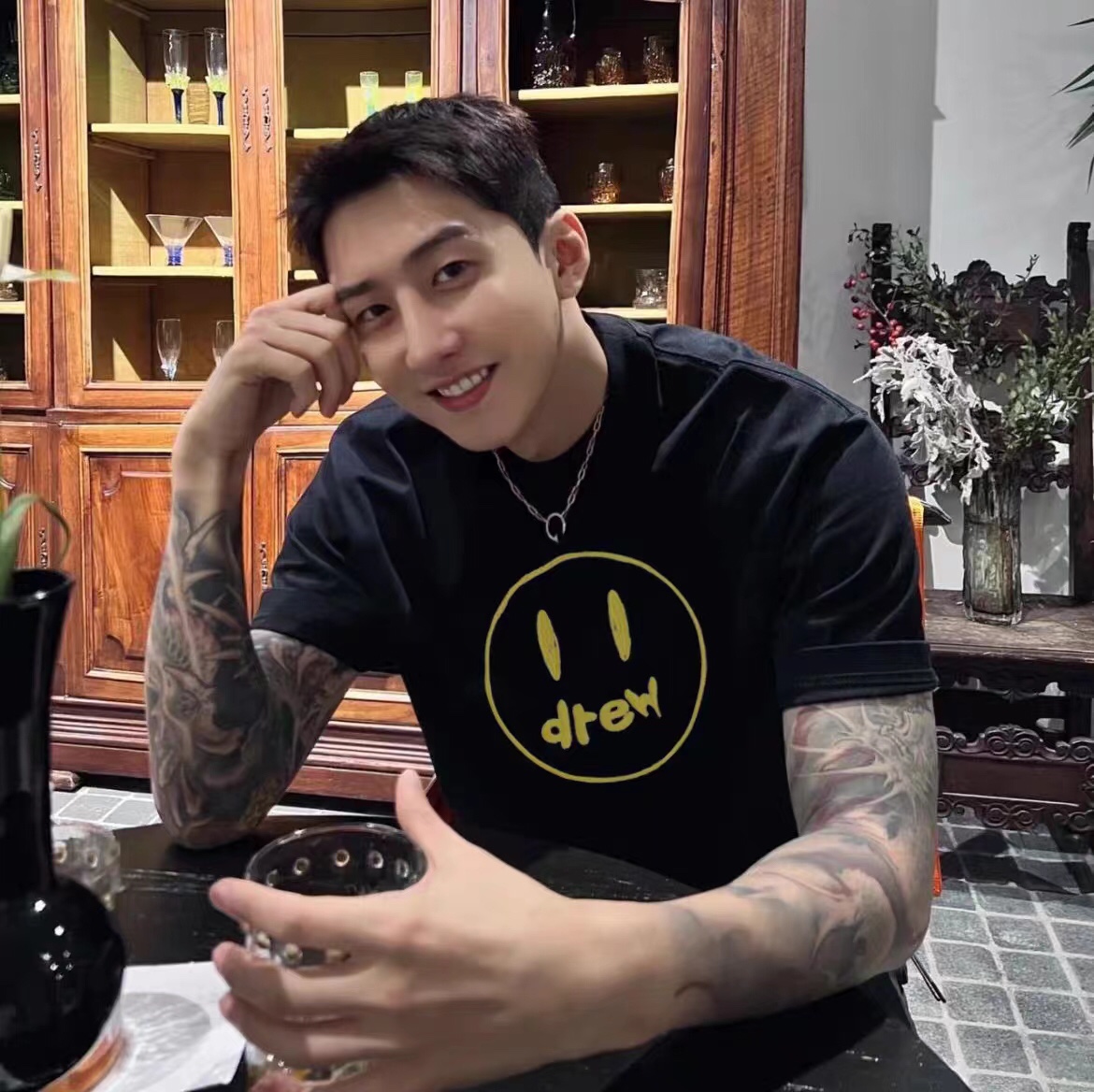 “DREW HOUSE Short Sleeve Smiles Tee in Black and White, 230g Pure Cotton Fabric” - 图片 9