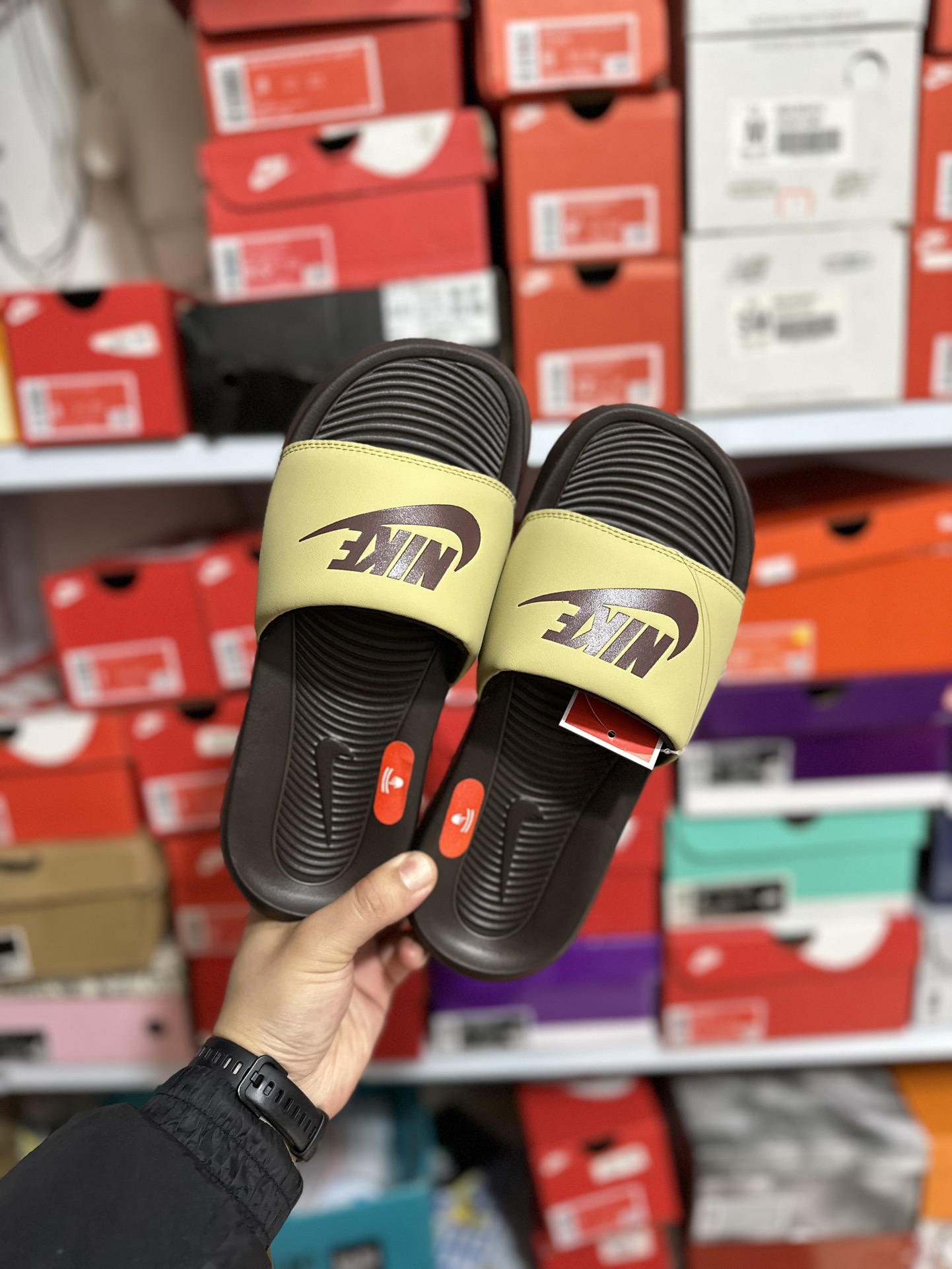 Nike Victori One Sport Slides: Comfortable, Soft, and Perfect for Summer Travel 10 i1677819429 7113 8