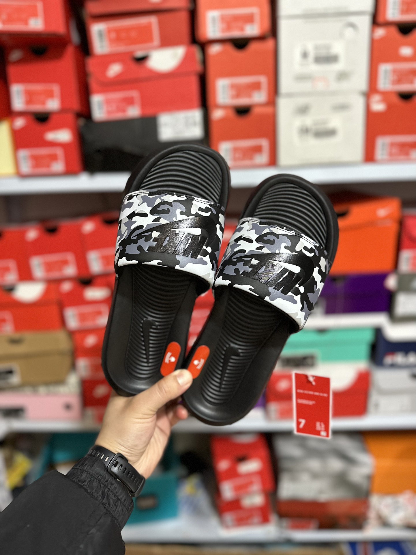 Nike Victori One Slide Sandal - Comfortable & Stylish Summer Essential 7 i1677819706 2572 5