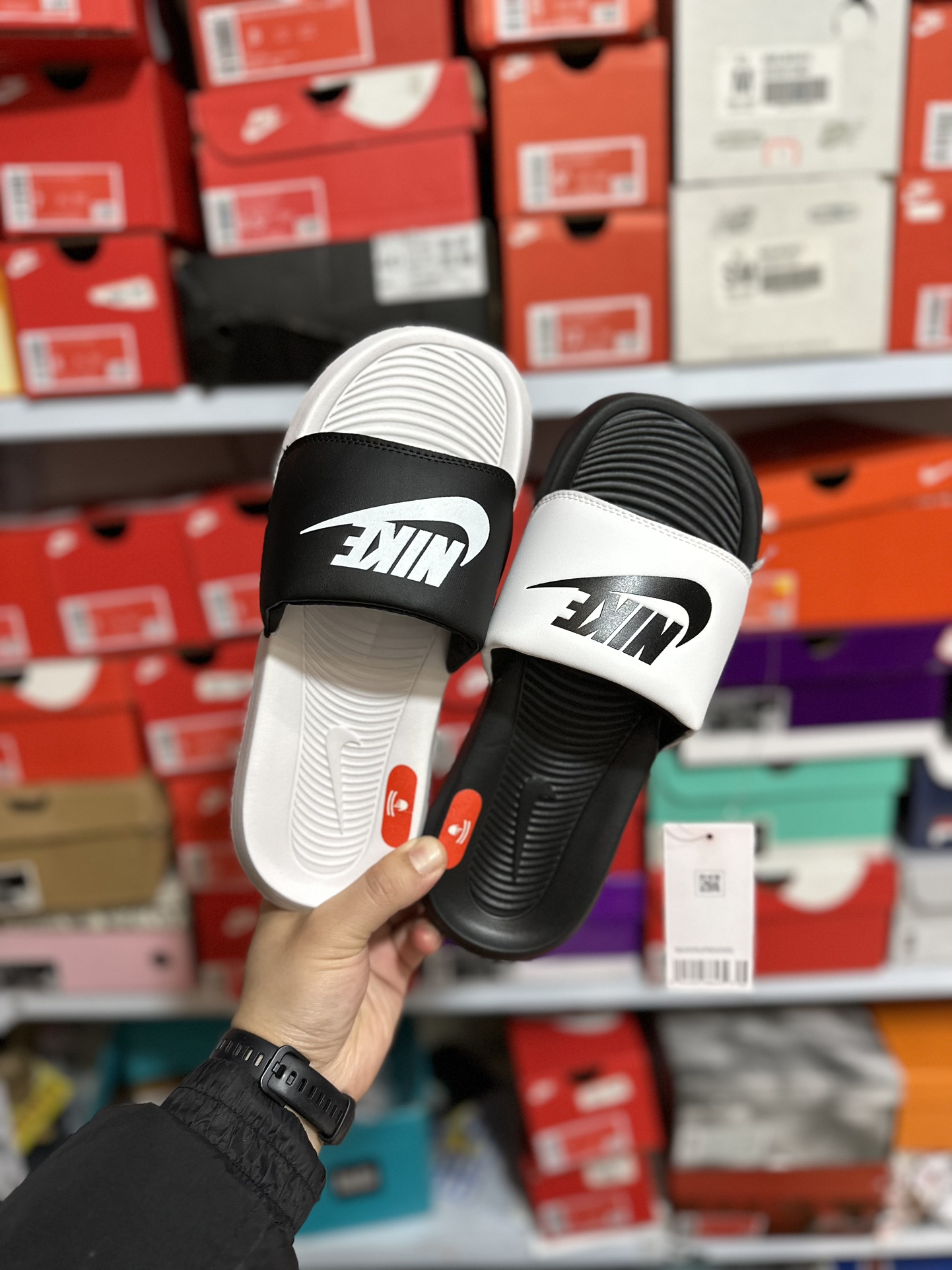 Nike Victori One Slide Sandal - Comfortable & Stylish Summer Essential 4 i1677819706 543 2