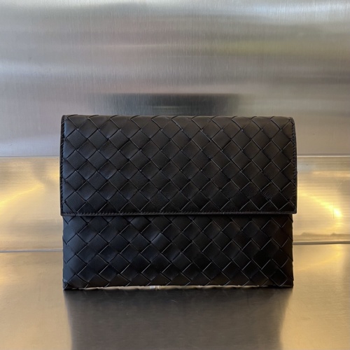 Bottega Veneta Woven Leather Clutch, Elegant Handbag, 26x19x1.5cm 1 Bottega Veneta Woven Leather Clutch, Elegant Handbag, 26x19x1.5cm